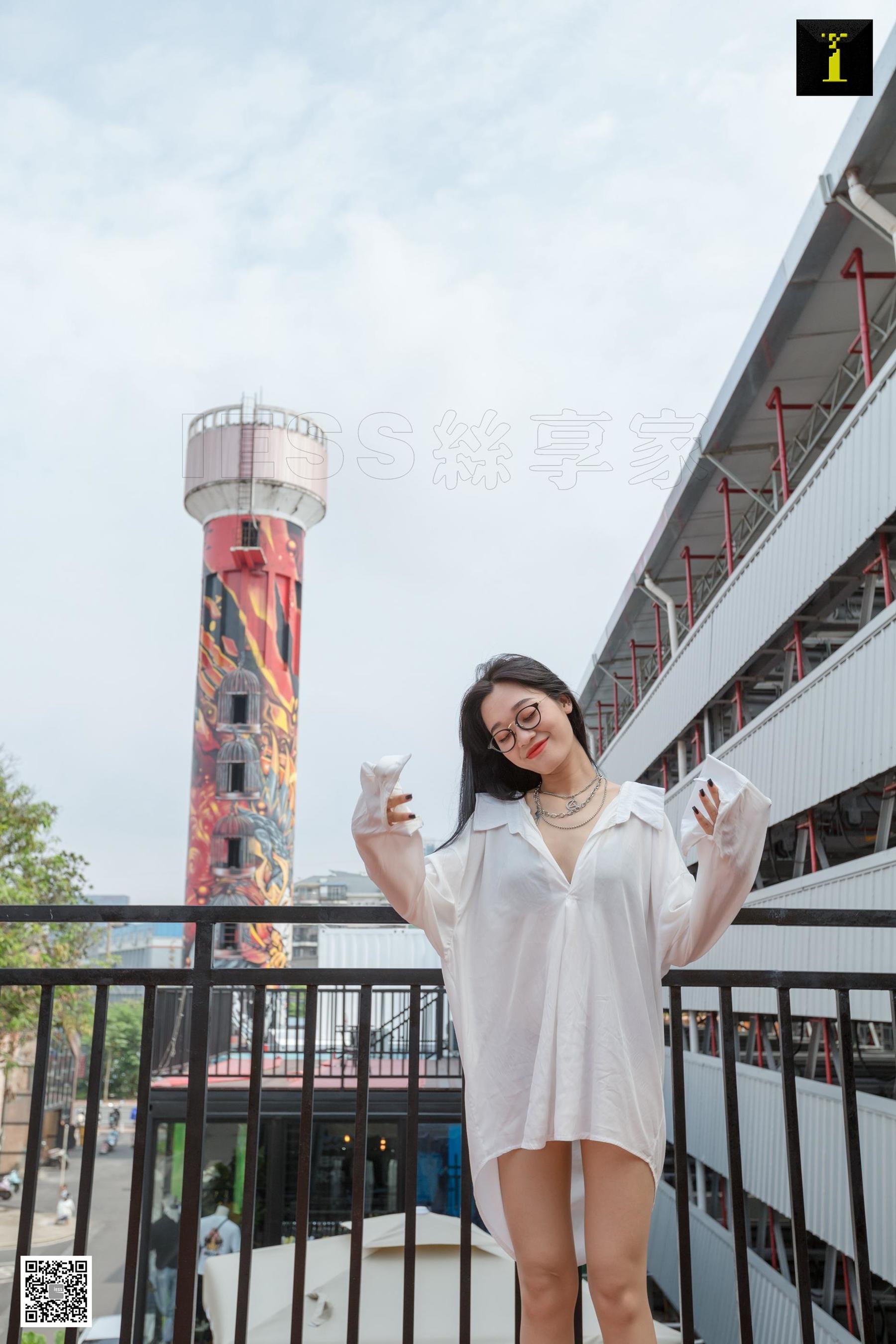 [异思趣向IESS] 模特：可乐 《男友衬衫里的温柔》