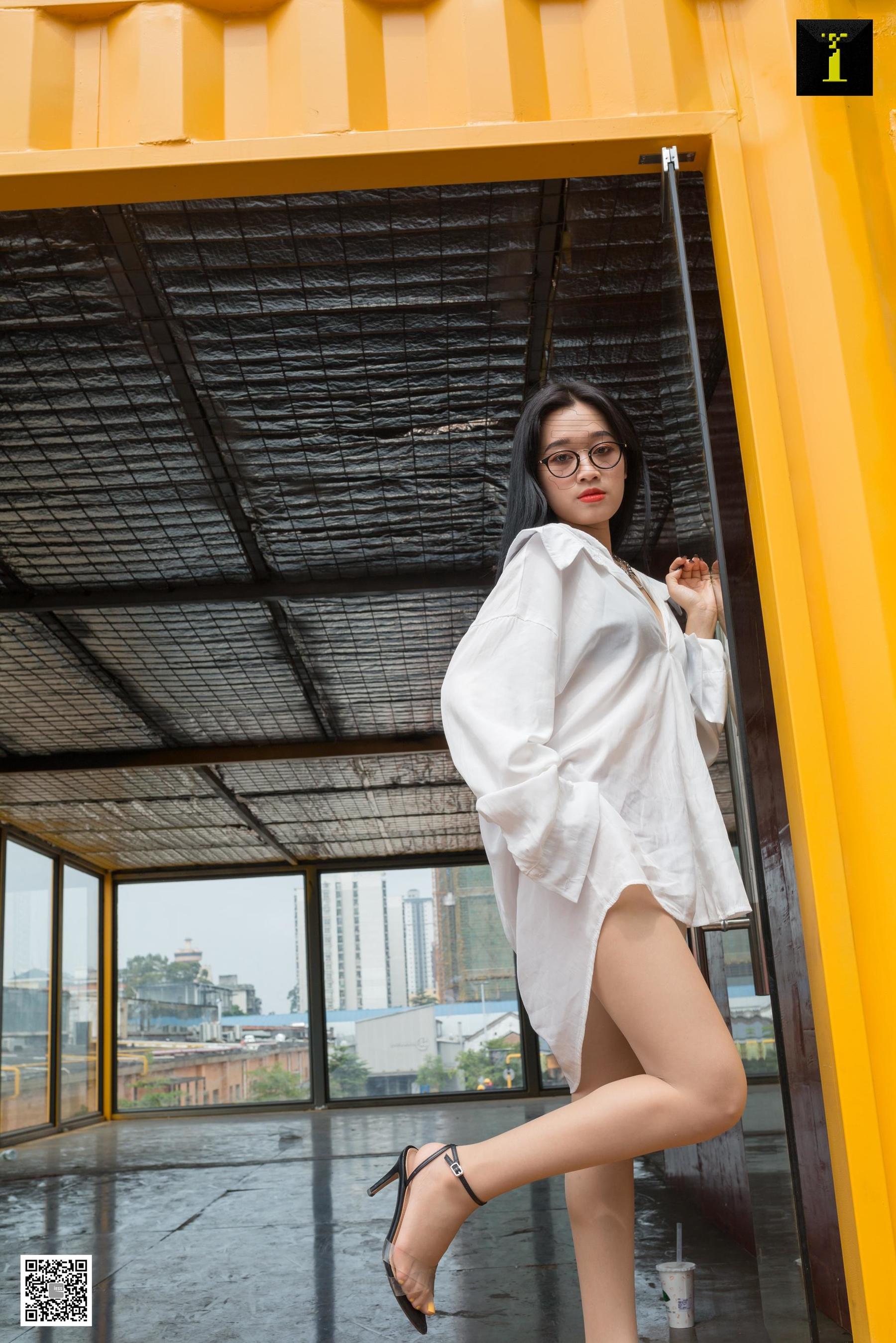 [异思趣向IESS] 模特：可乐 《男友衬衫里的温柔》
