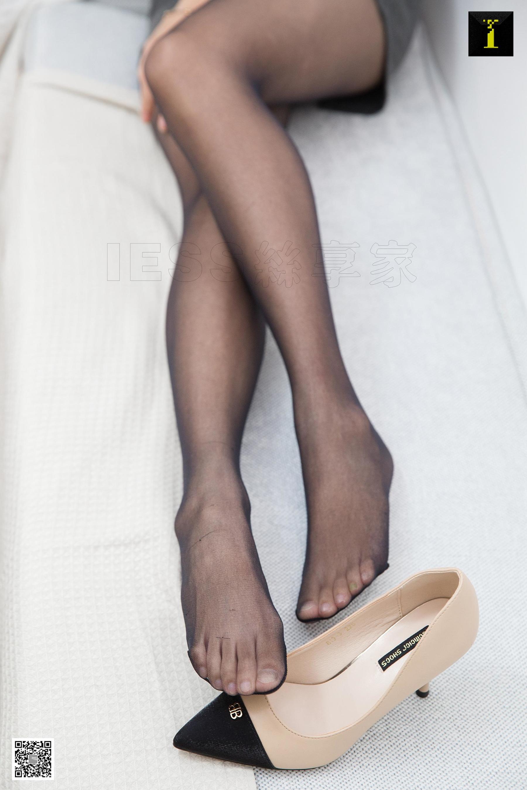 [异思趣向IESS] 模特：婉萍 《婉萍下班换袜》