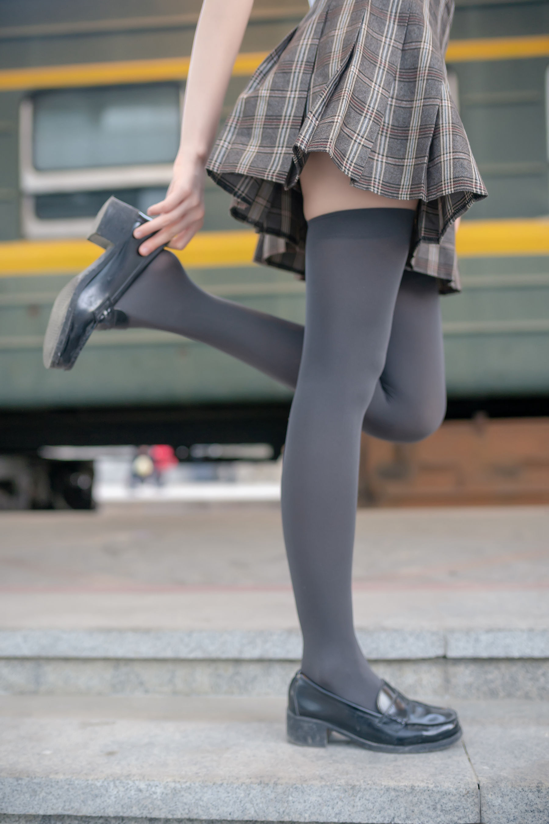 [风之领域] NO.142 JK格子裙美腿丝足