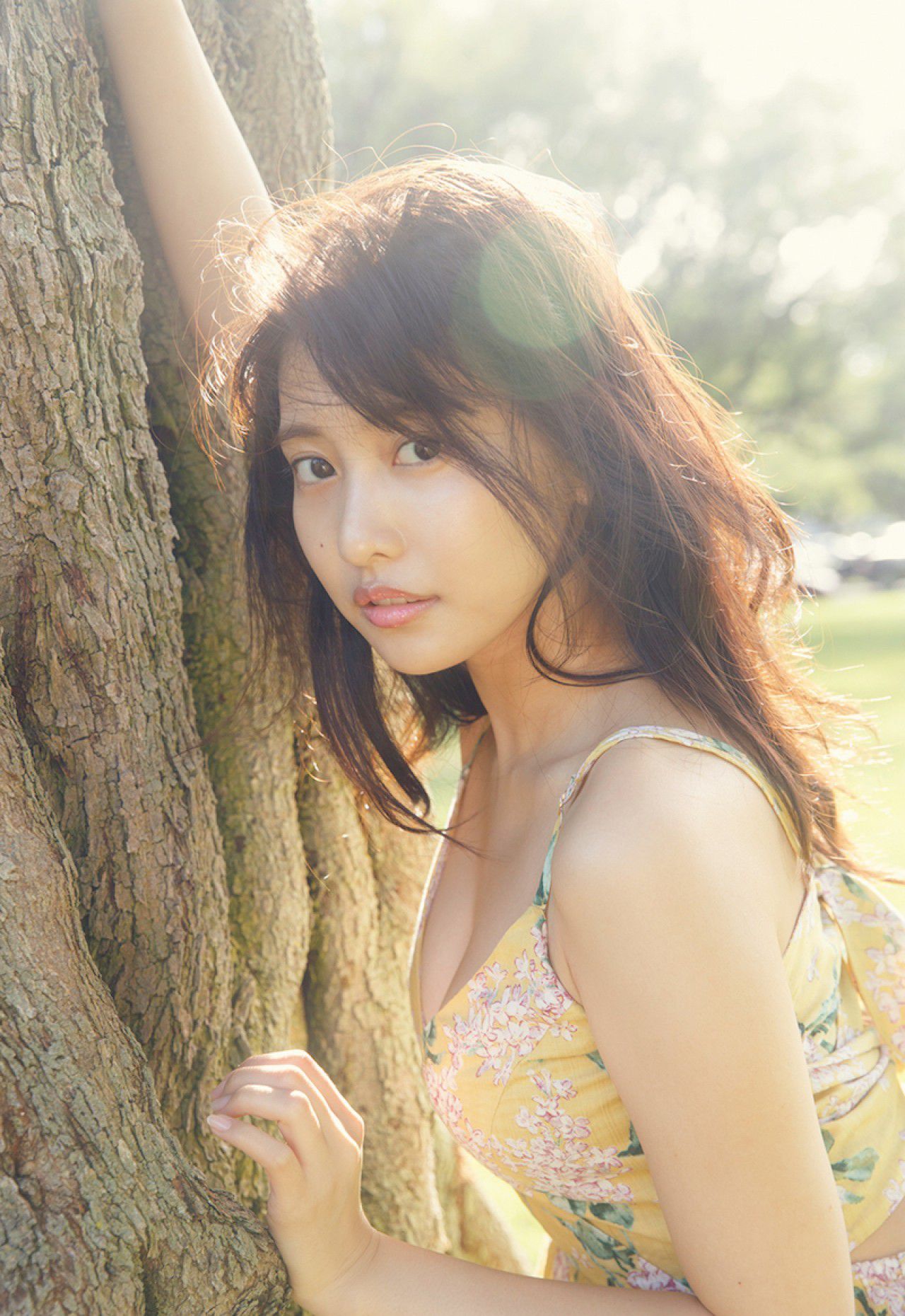 [FRIDAY] 2018.06.01 佐野ひなこ 話題の写真集から「神ハ?スト」を先行公開！