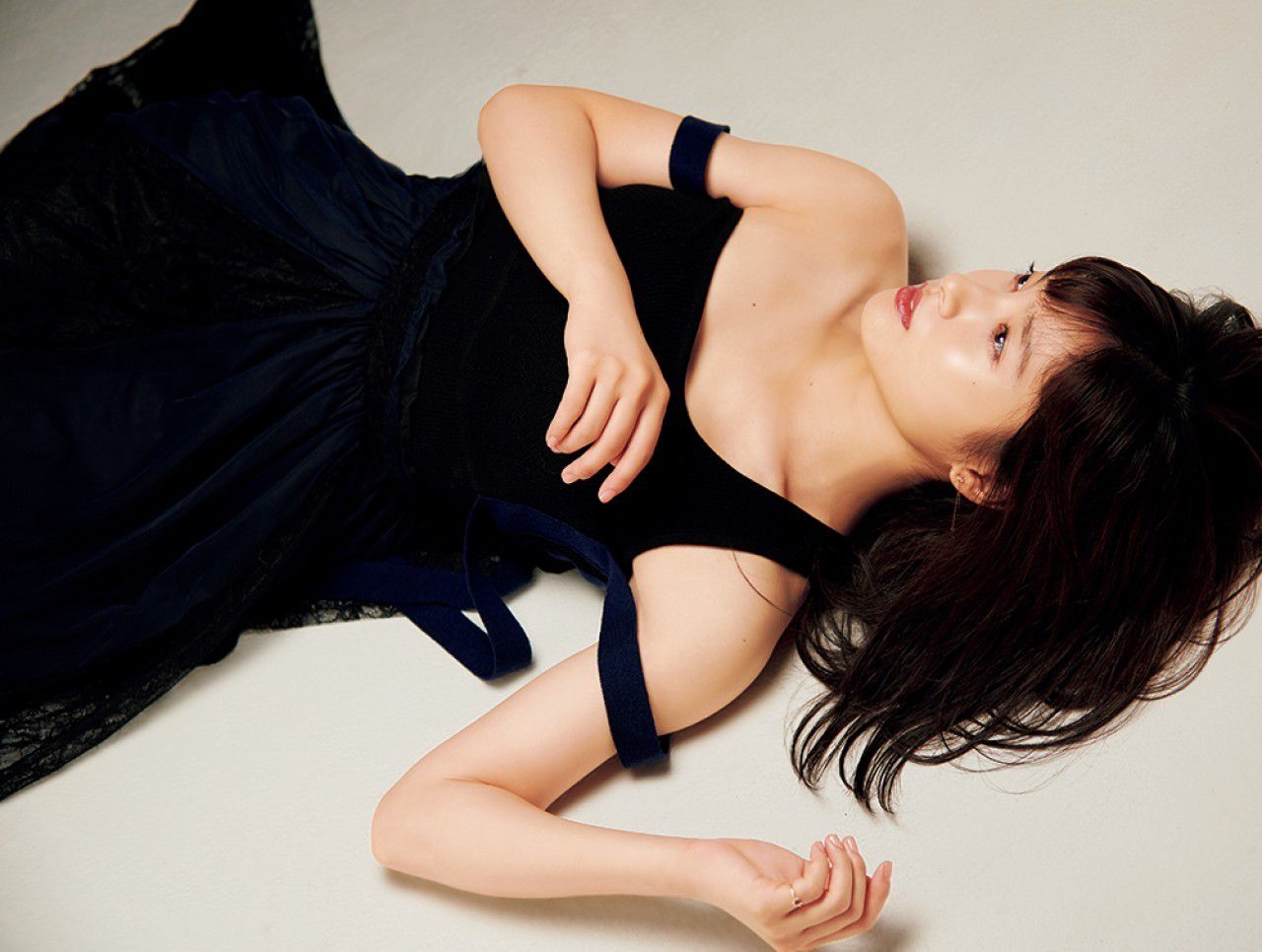 [FRIDAY] 2018.12.07 土屋太鳳 オフィスでセクシー