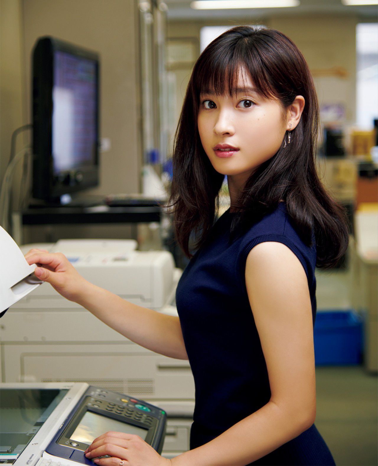 [FRIDAY] 2018.12.07 土屋太鳳 オフィスでセクシー