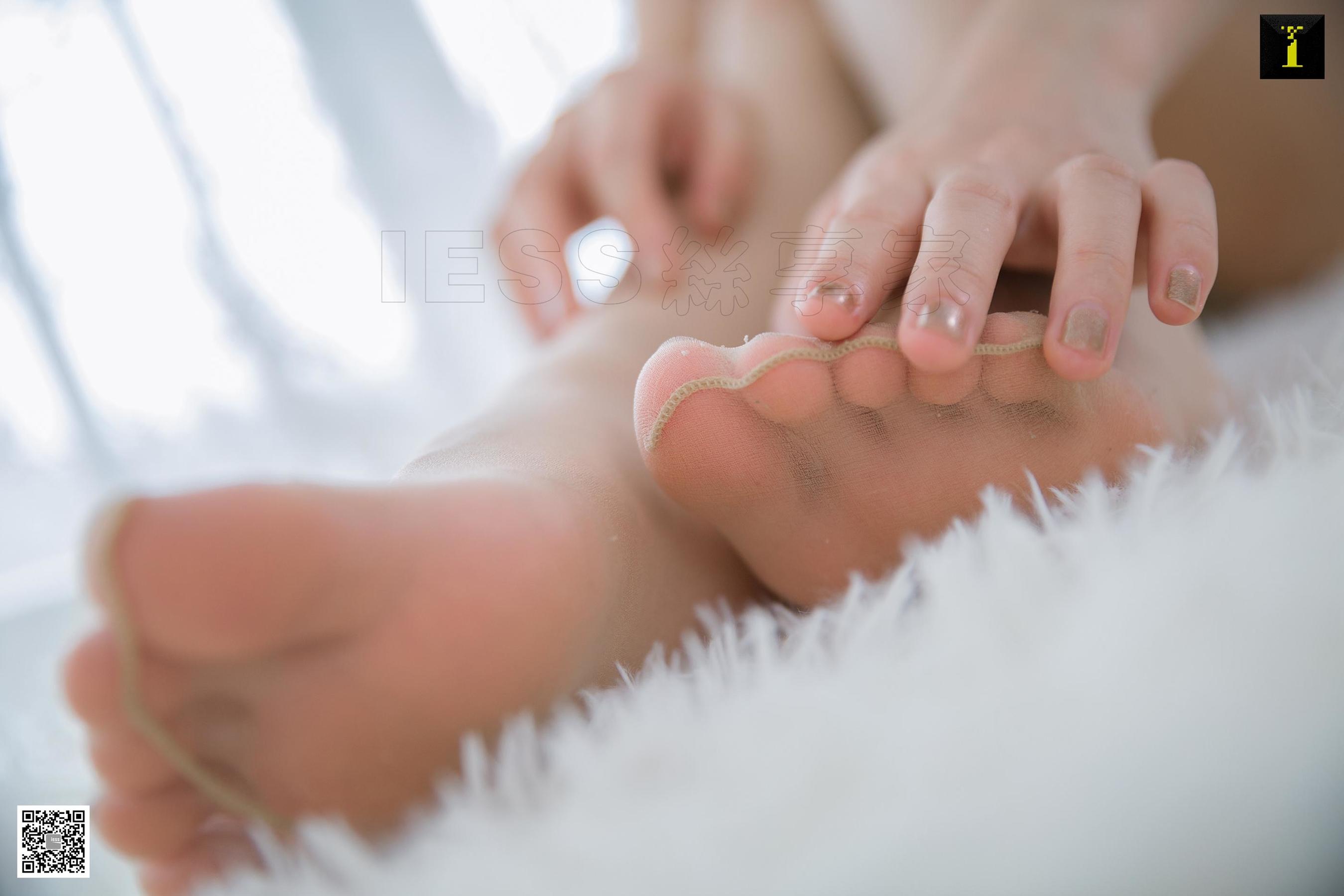 [IESS异思趣向] 模特：丢丢 《自带美颜效果的足》