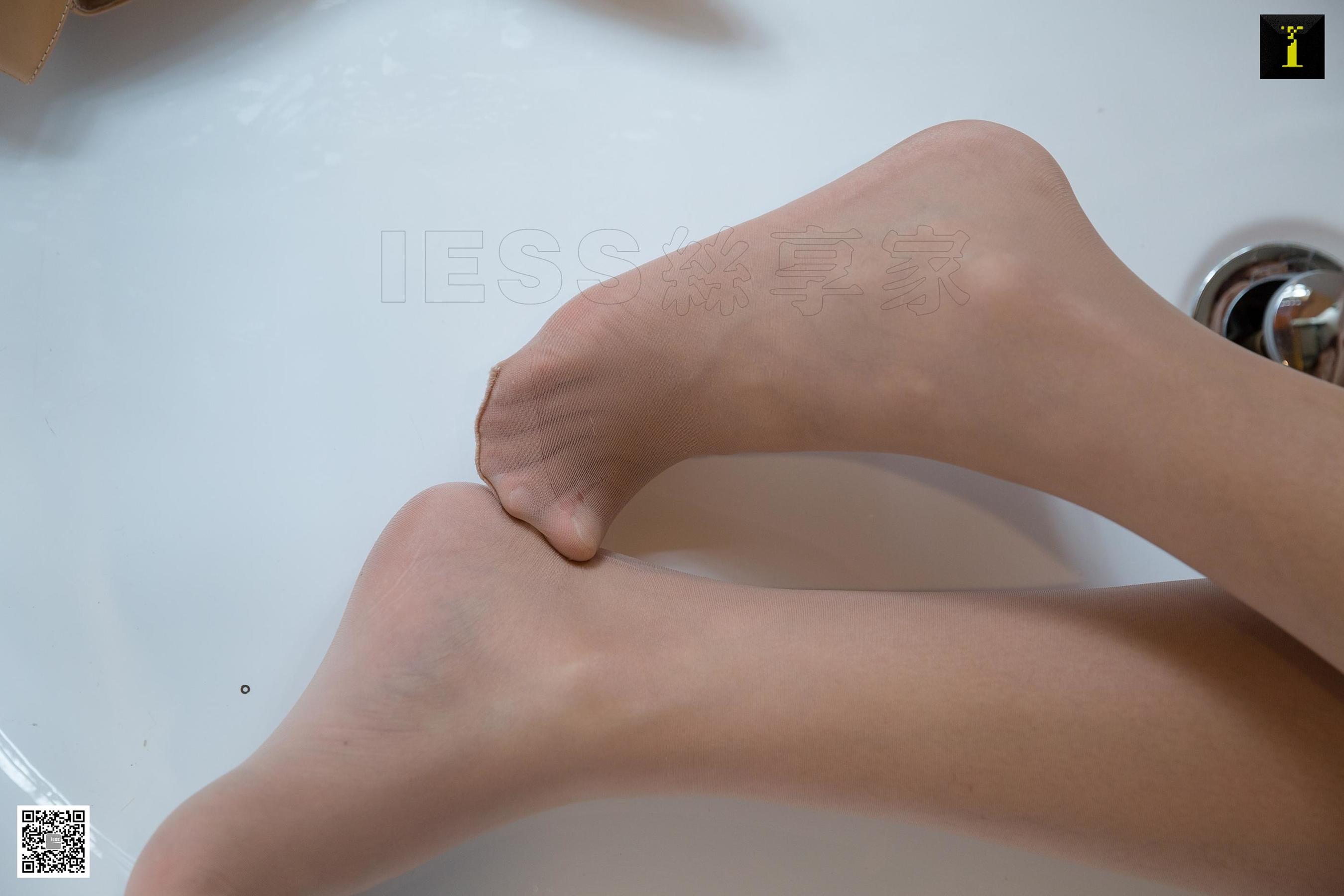 [IESS异思趣向] 模特：婉萍 《婉萍与小黄鸭》