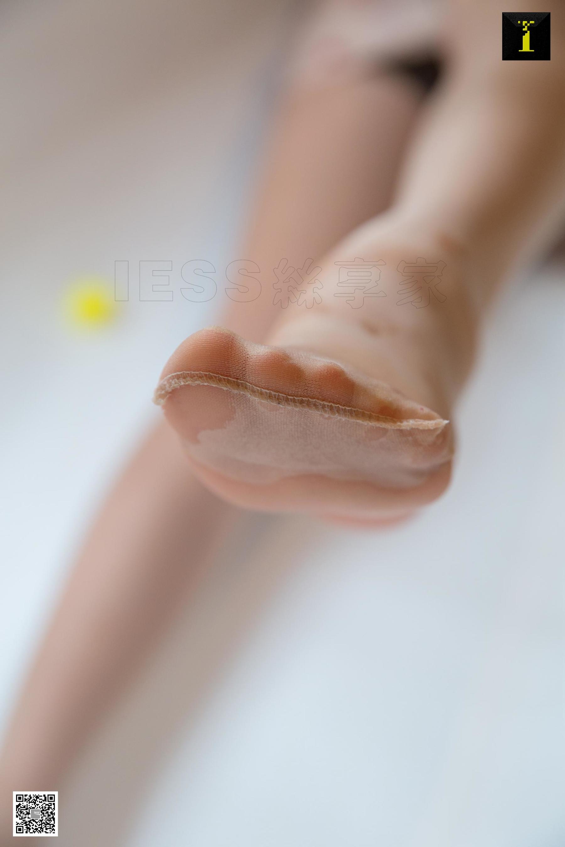 [IESS异思趣向] 模特：婉萍 《婉萍与小黄鸭》