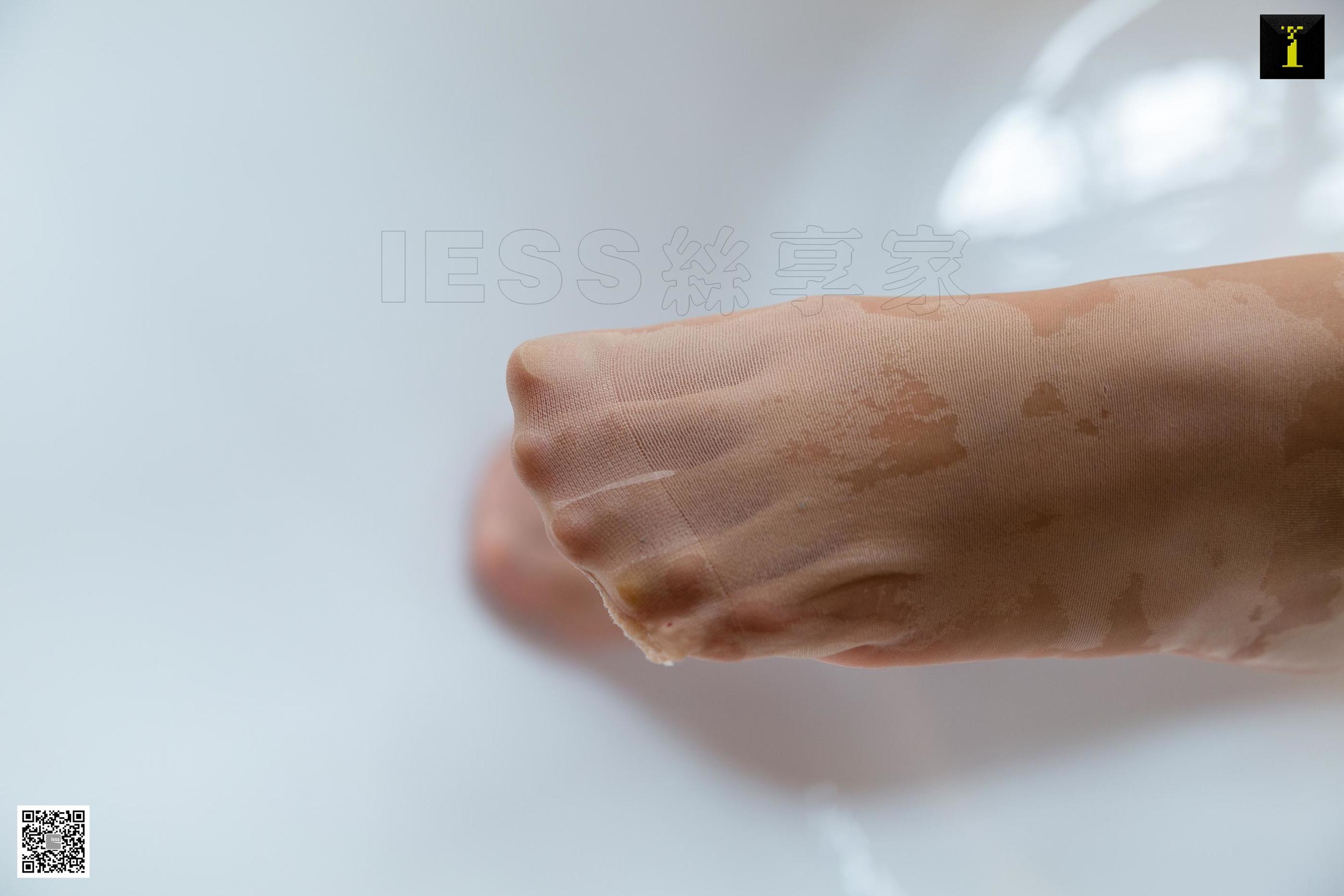 [IESS异思趣向] 模特：婉萍 《婉萍与小黄鸭》