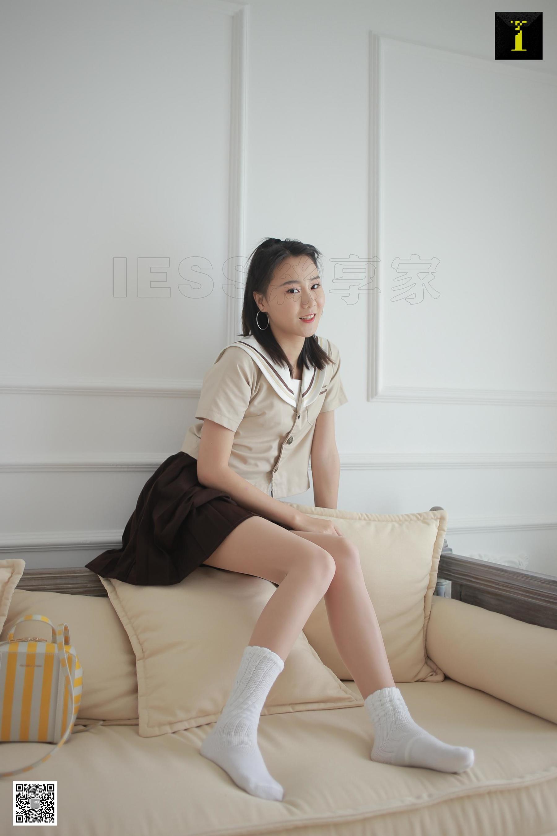 [IESS异思趣向] 模特：小衫 《小衫初尝JK棉袜》