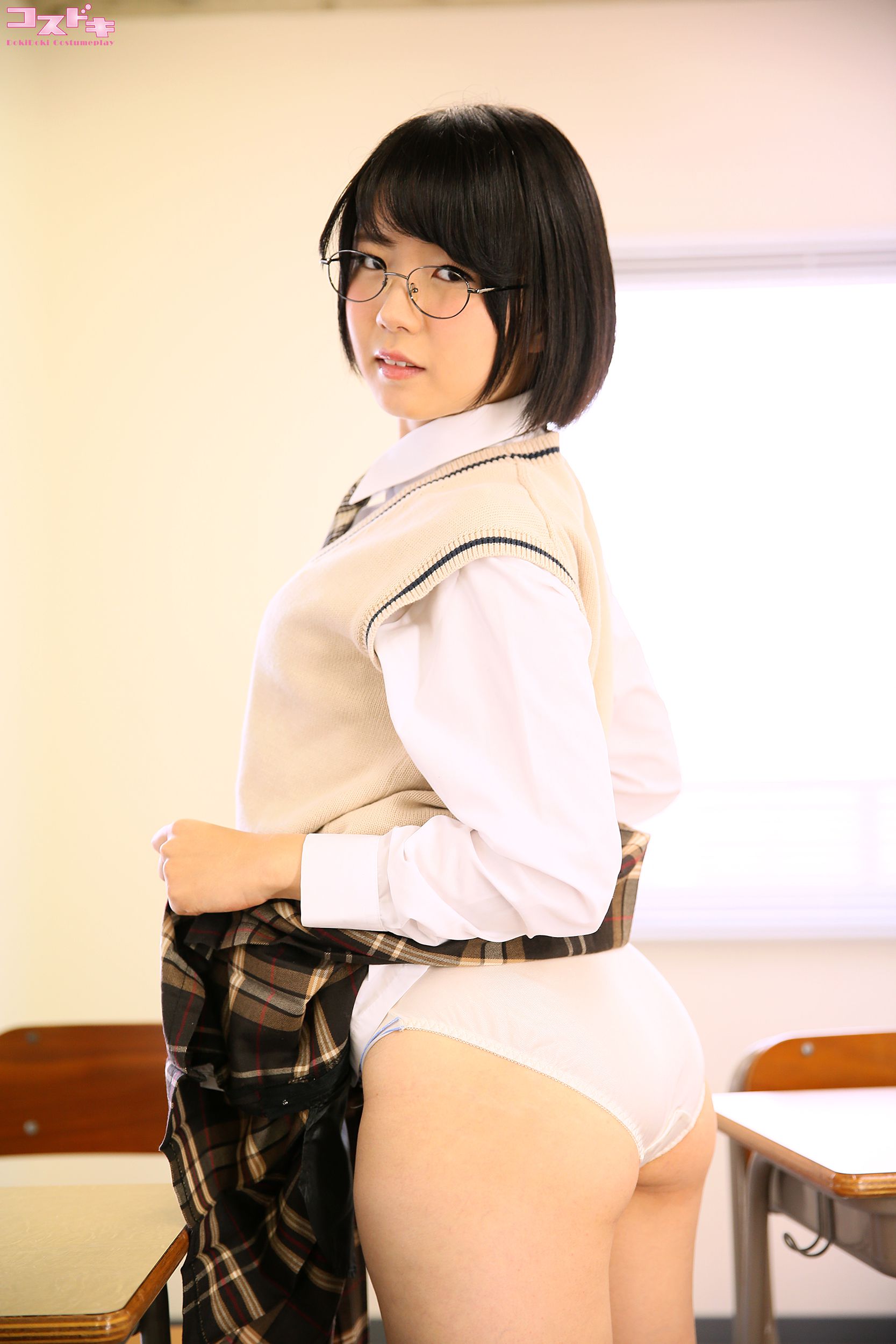 [Cosdoki] Hikaru Misaki 美咲ヒカル misakihikaru_pic_seifukumegane1+2