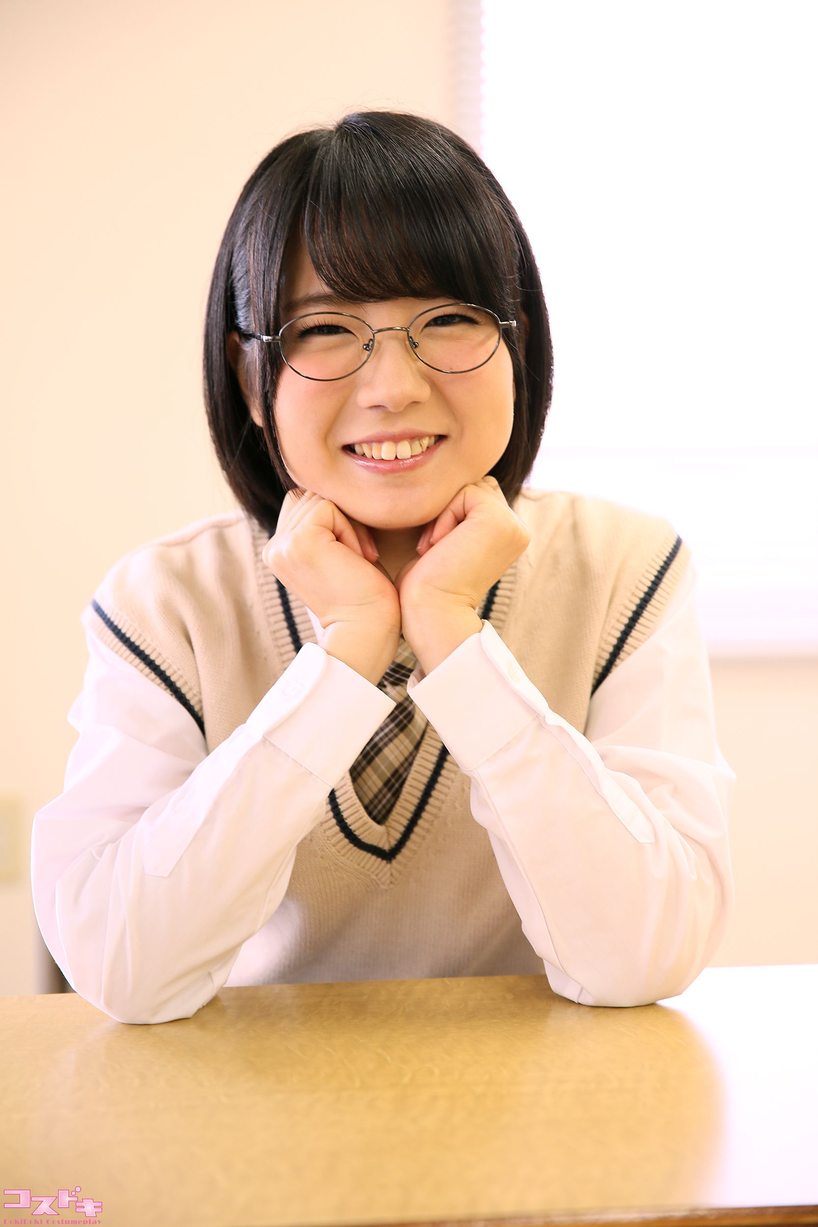 [Cosdoki] Hikaru Misaki 美咲ヒカル misakihikaru_pic_seifukumegane1+2