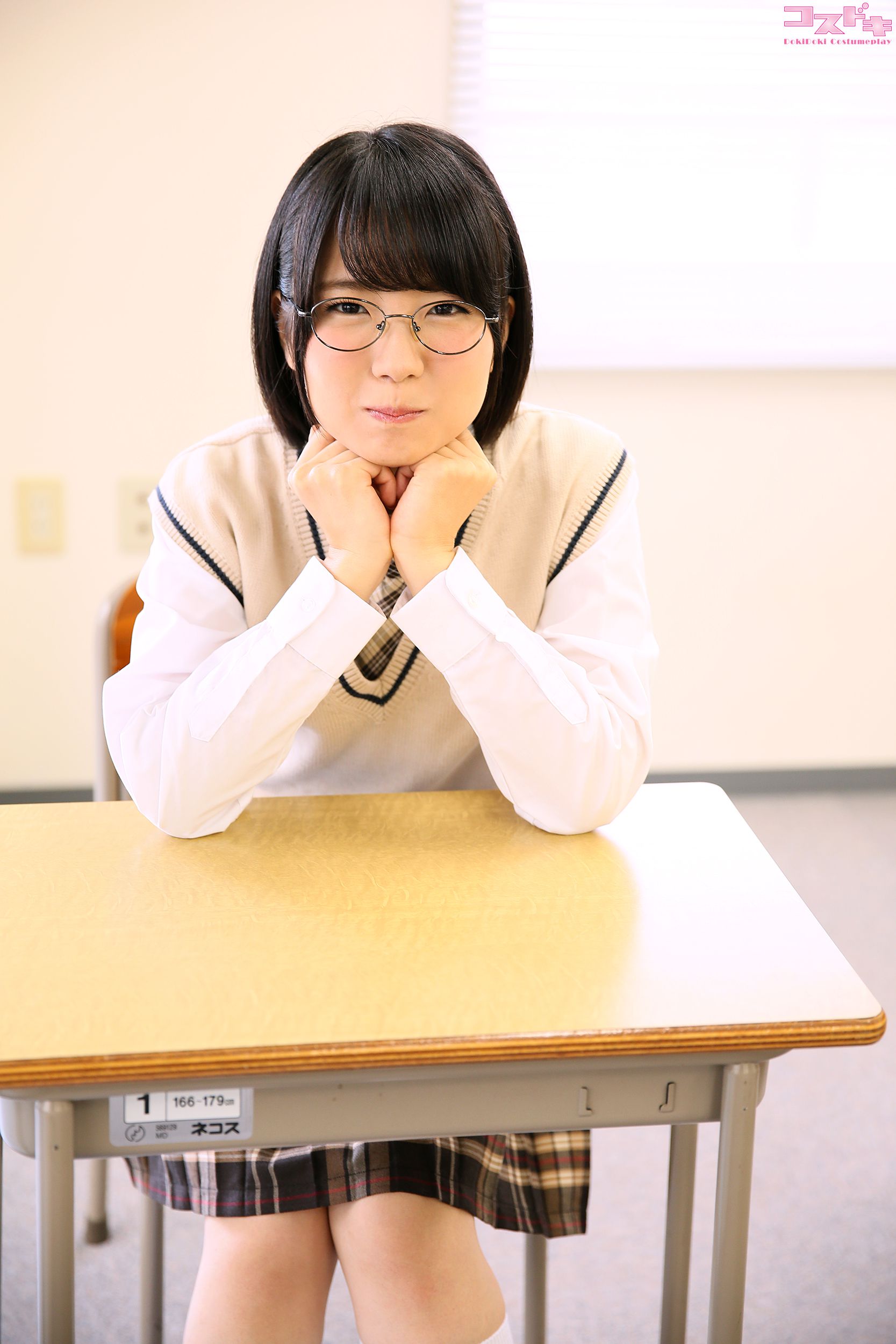 [Cosdoki] Hikaru Misaki 美咲ヒカル misakihikaru_pic_seifukumegane1+2