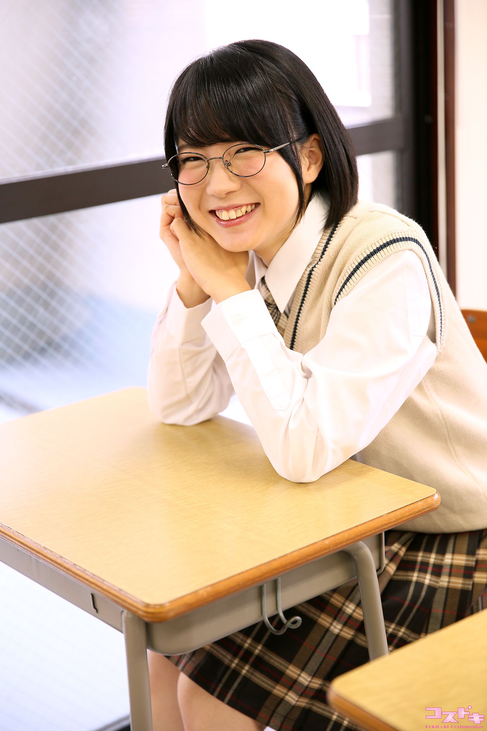 [Cosdoki] Hikaru Misaki 美咲ヒカル misakihikaru_pic_seifukumegane1+2