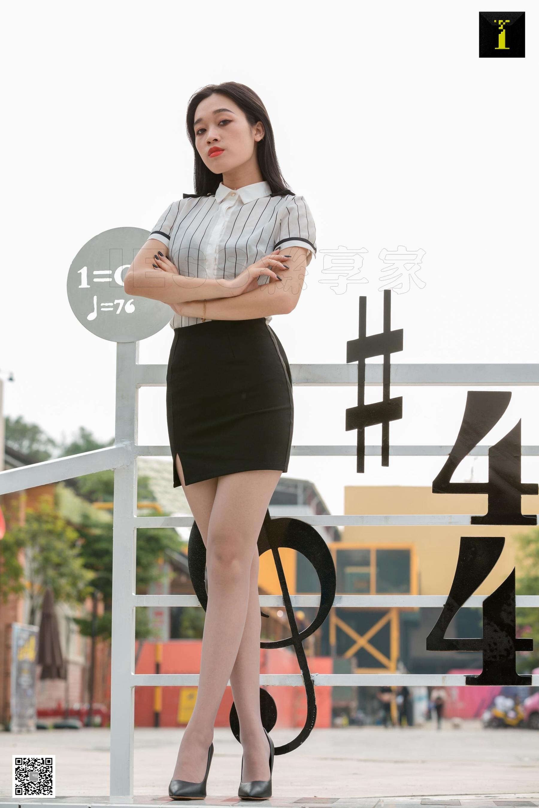 [IESS异思趣向] 模特：可乐 《偶遇白领街拍》