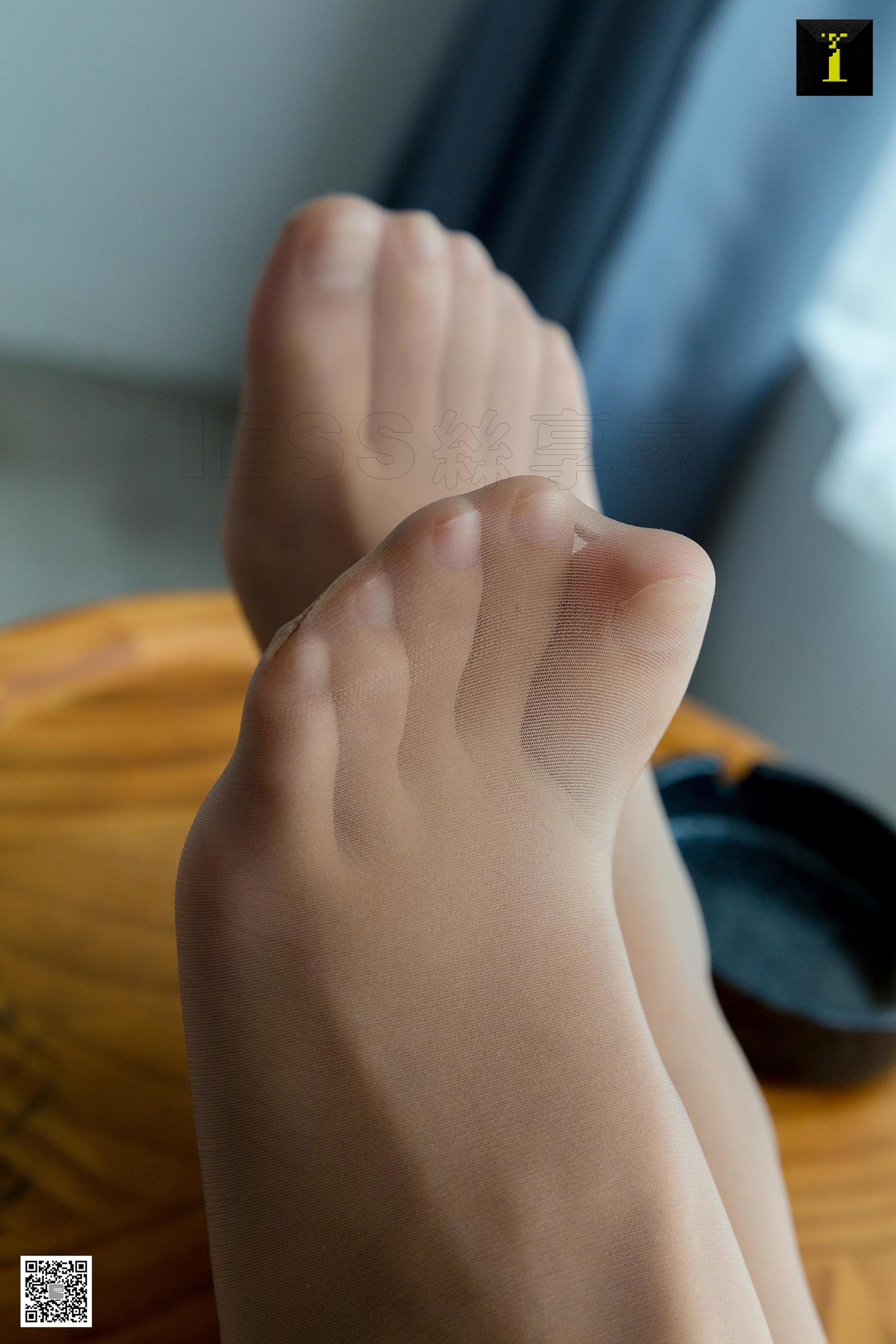 [IESS异思趣向] 模特：婉萍 《婉萍的紫色小花》