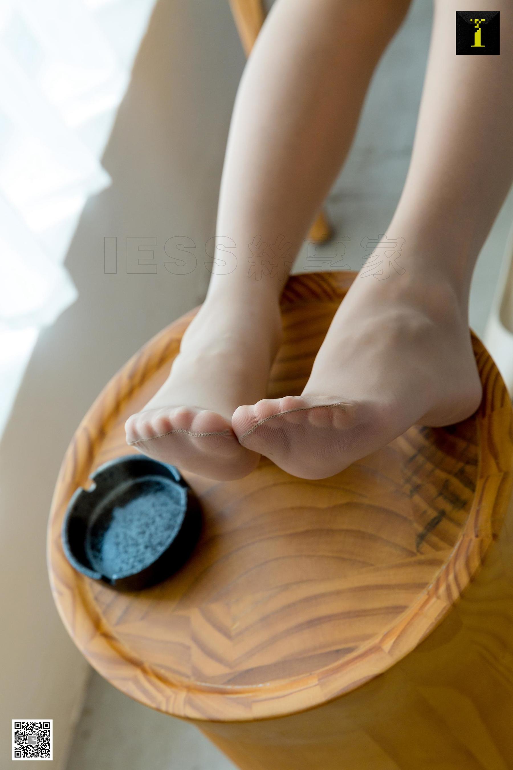 [IESS异思趣向] 模特：婉萍 《婉萍的紫色小花》