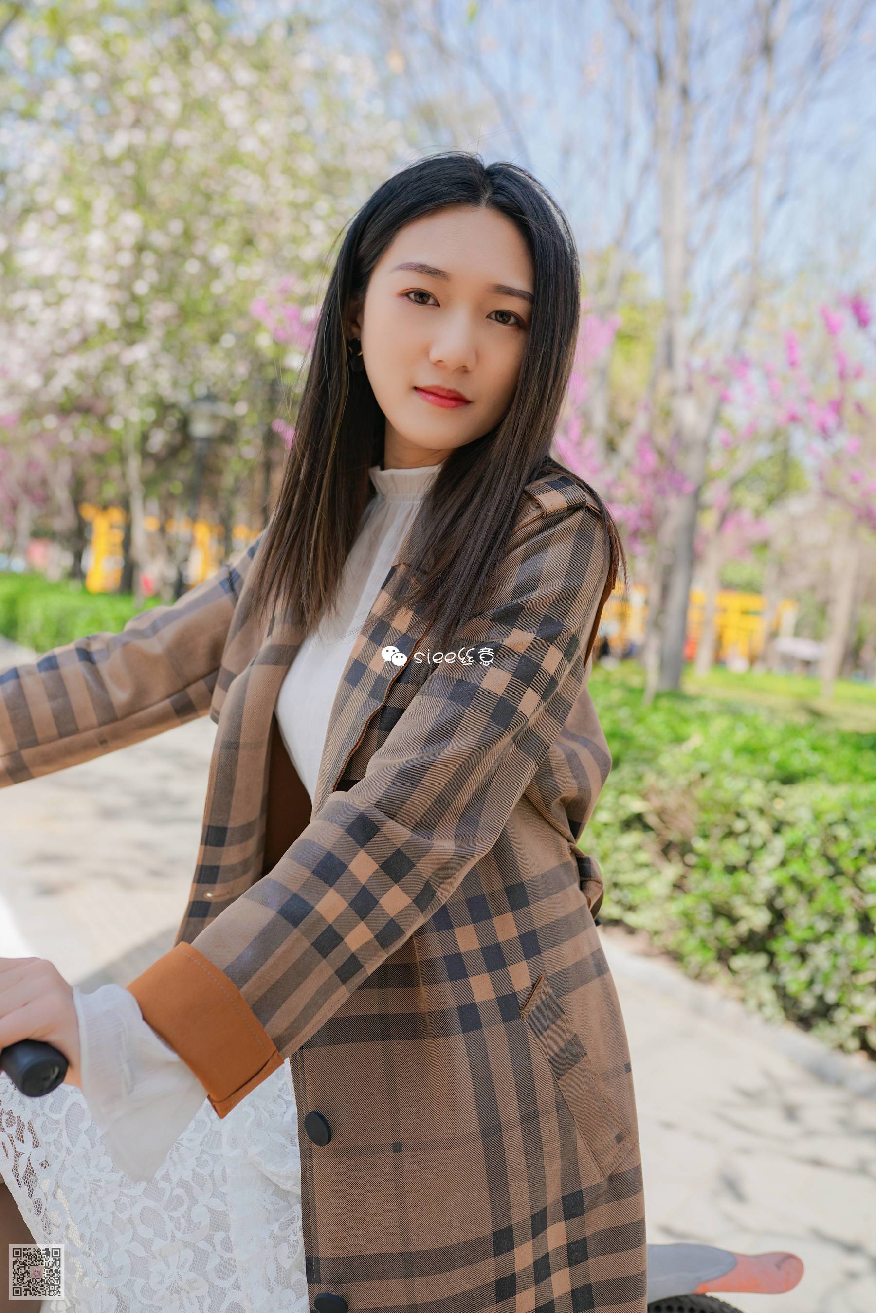 [丝意SIEE] 薇薇学姐 单车上的丝袜