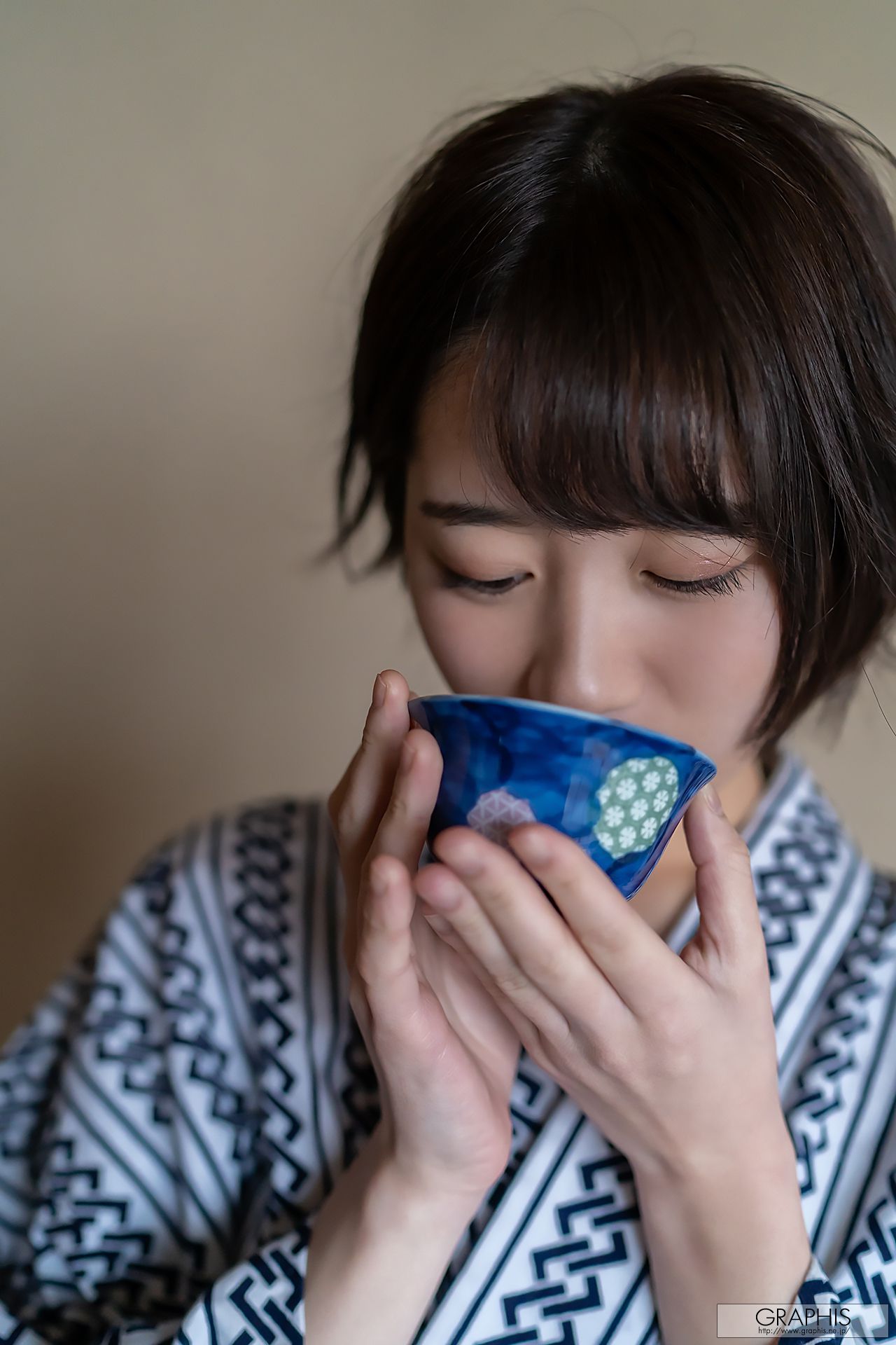 [Graphis] Gals446 Shiho Fujie 藤江史帆 Pele clara