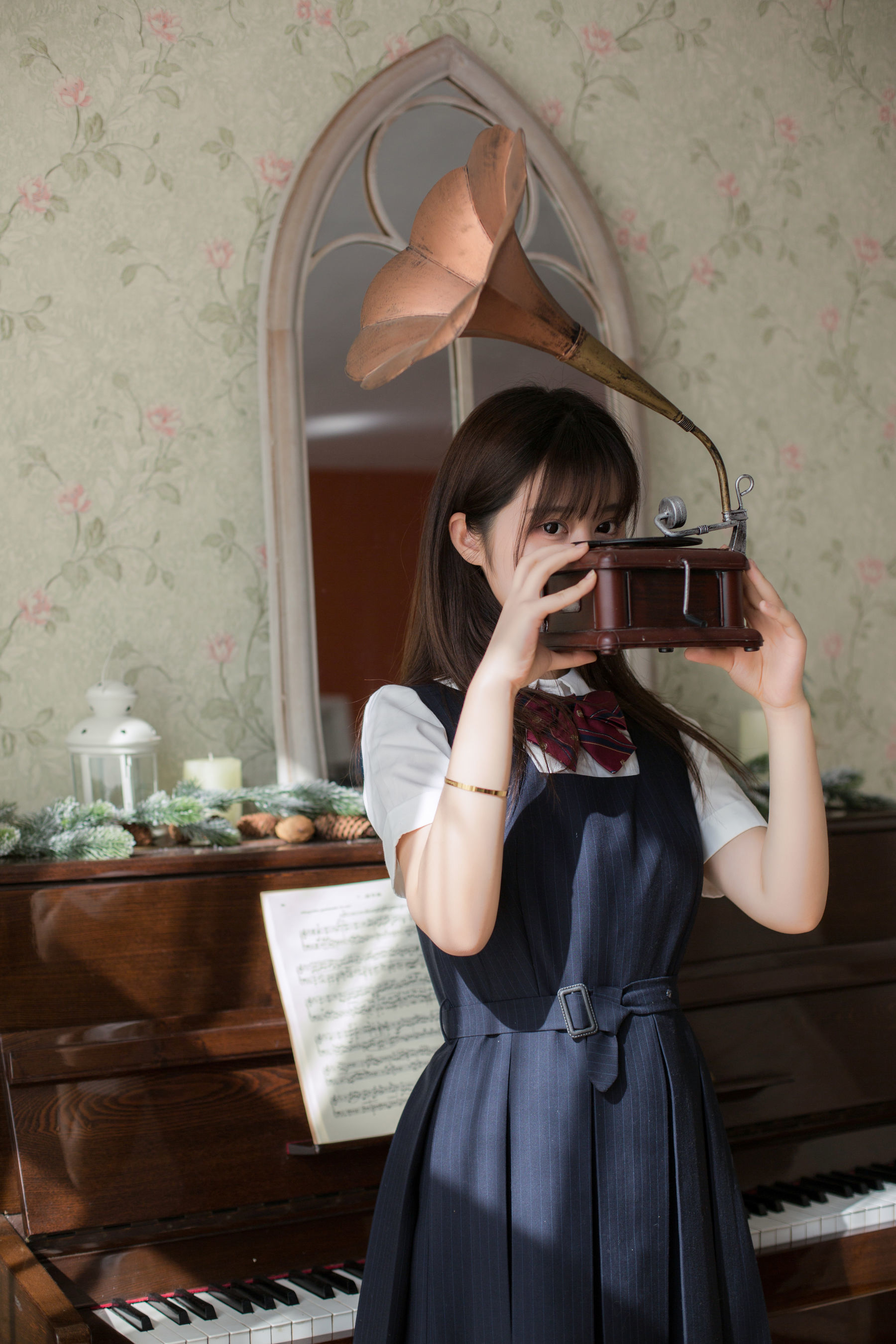 [萝莉COS] 微博福利姬镜酱 - 不知梦 制服