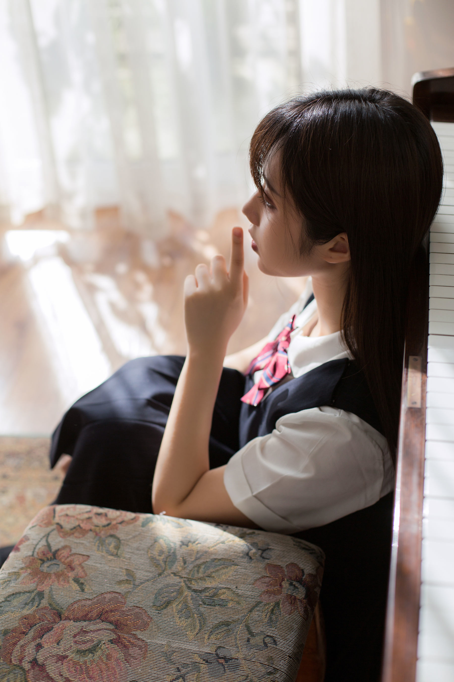 [萝莉COS] 微博福利姬镜酱 - 不知梦 制服