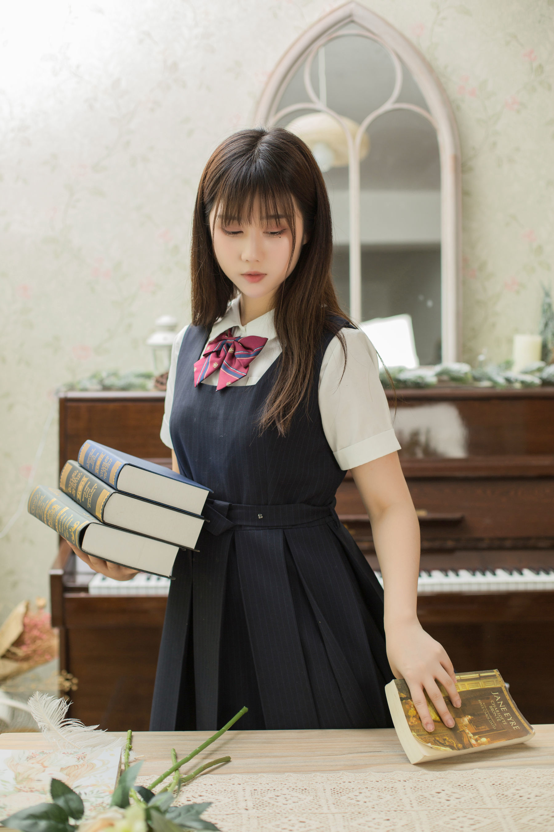 [萝莉COS] 微博福利姬镜酱 - 不知梦 制服