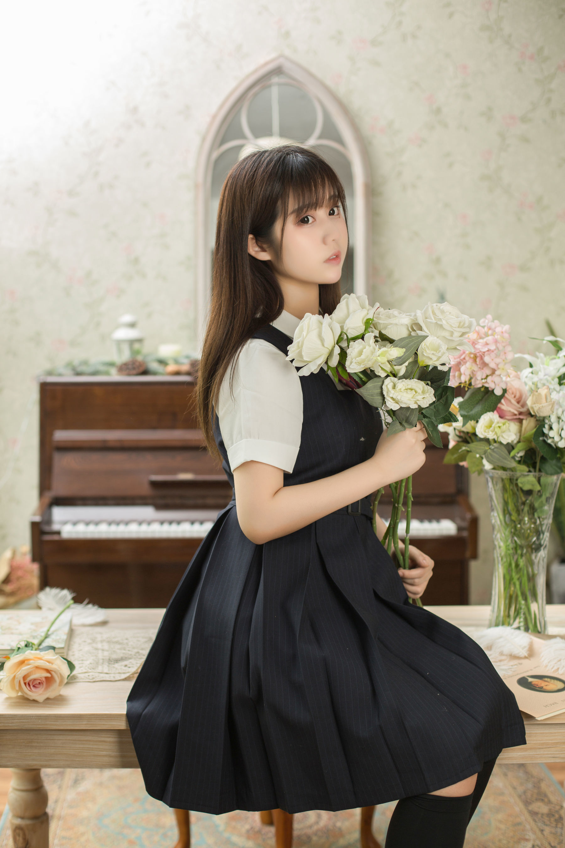 [萝莉COS] 微博福利姬镜酱 - 不知梦 制服