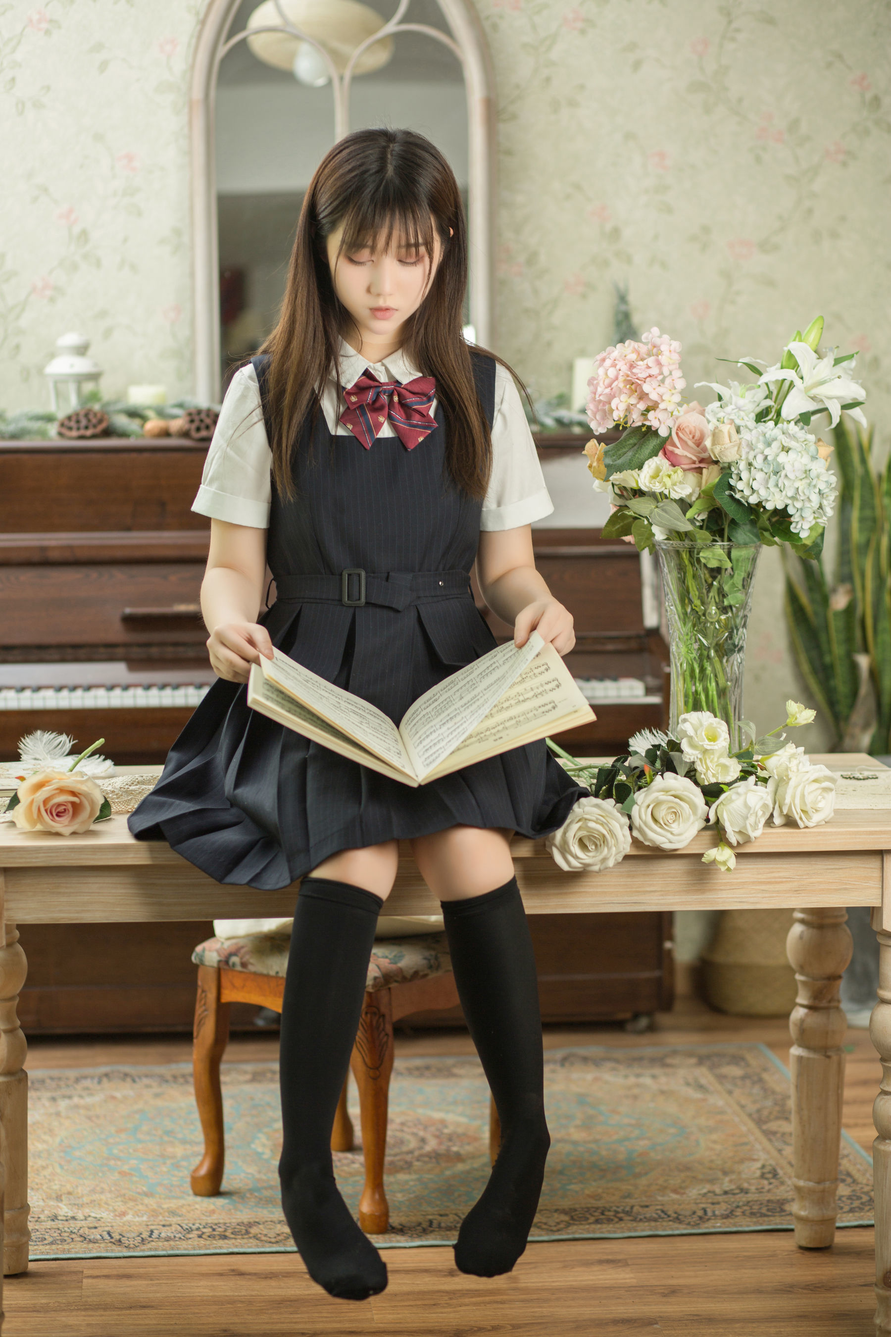 [萝莉COS] 微博福利姬镜酱 - 不知梦 制服