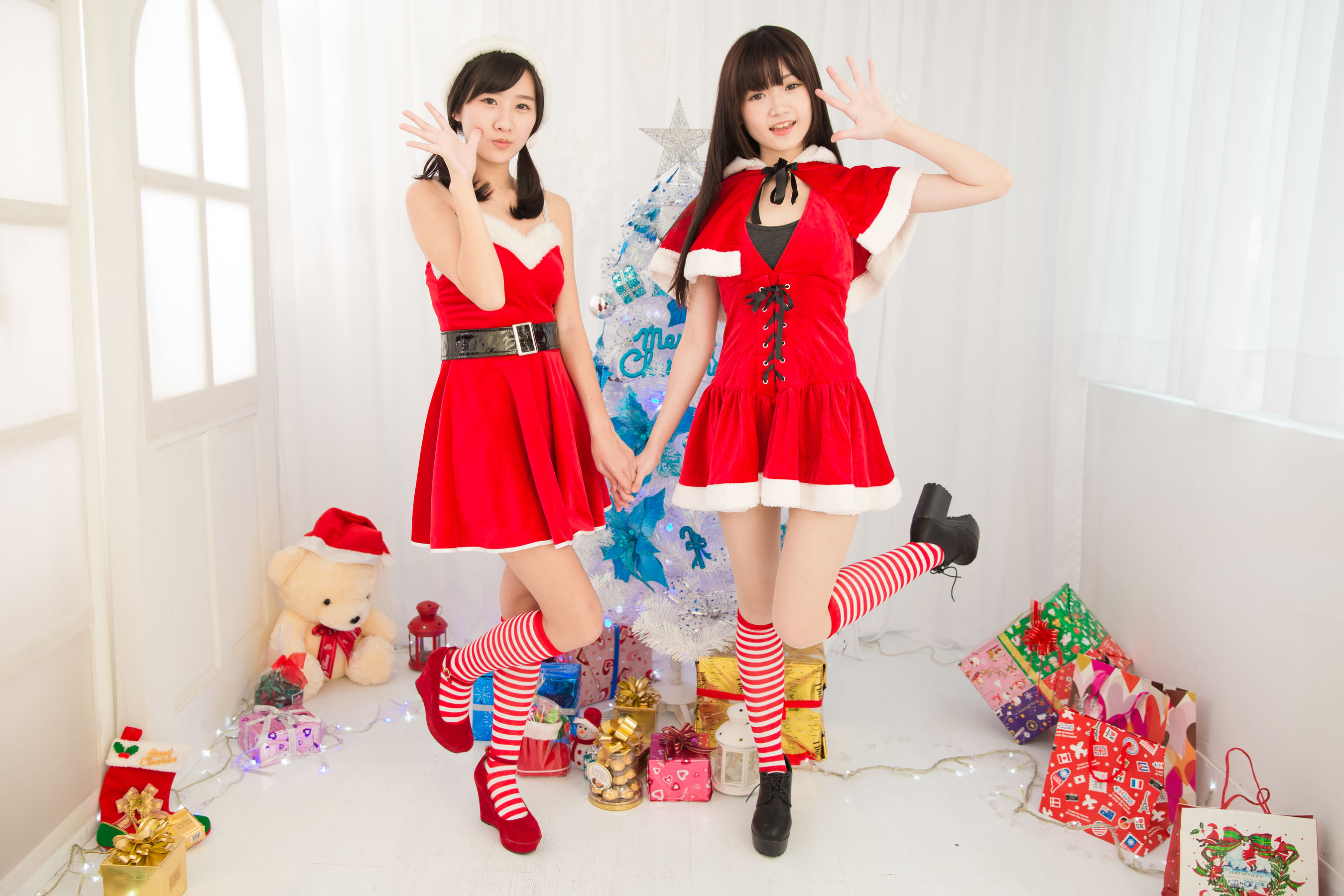 [台湾美女] 李思嫺&崔甜天 圣诞节室拍