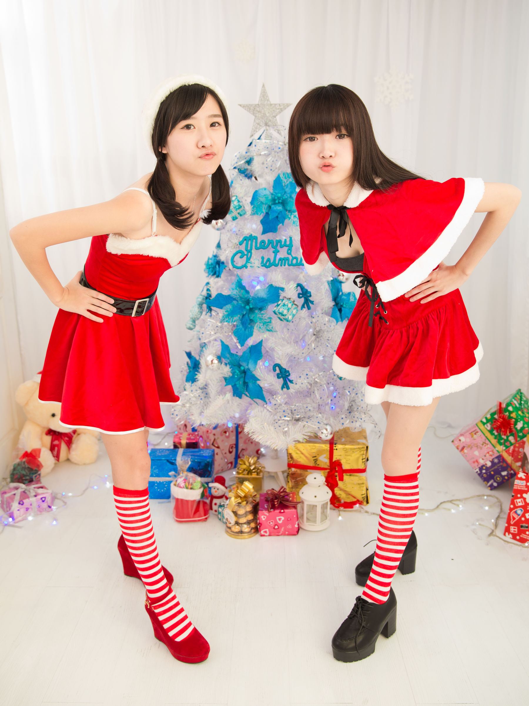 [台湾美女] 李思嫺&崔甜天 圣诞节室拍