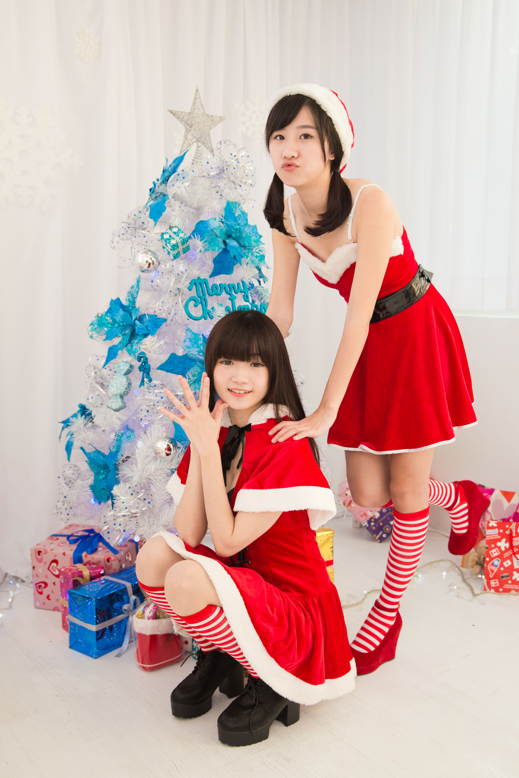 [台湾美女] 李思嫺&崔甜天 圣诞节室拍