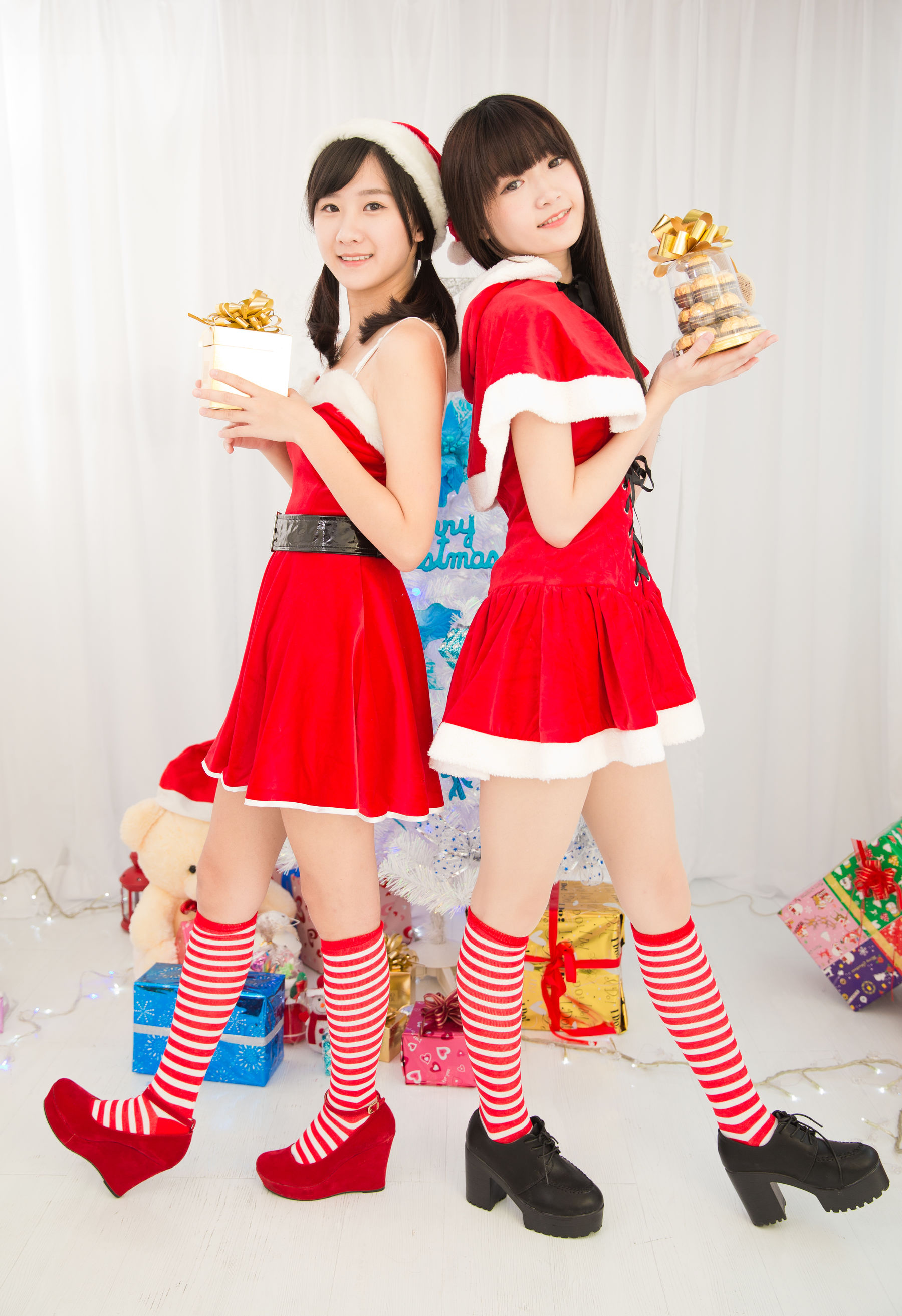 [台湾美女] 李思嫺&崔甜天 圣诞节室拍