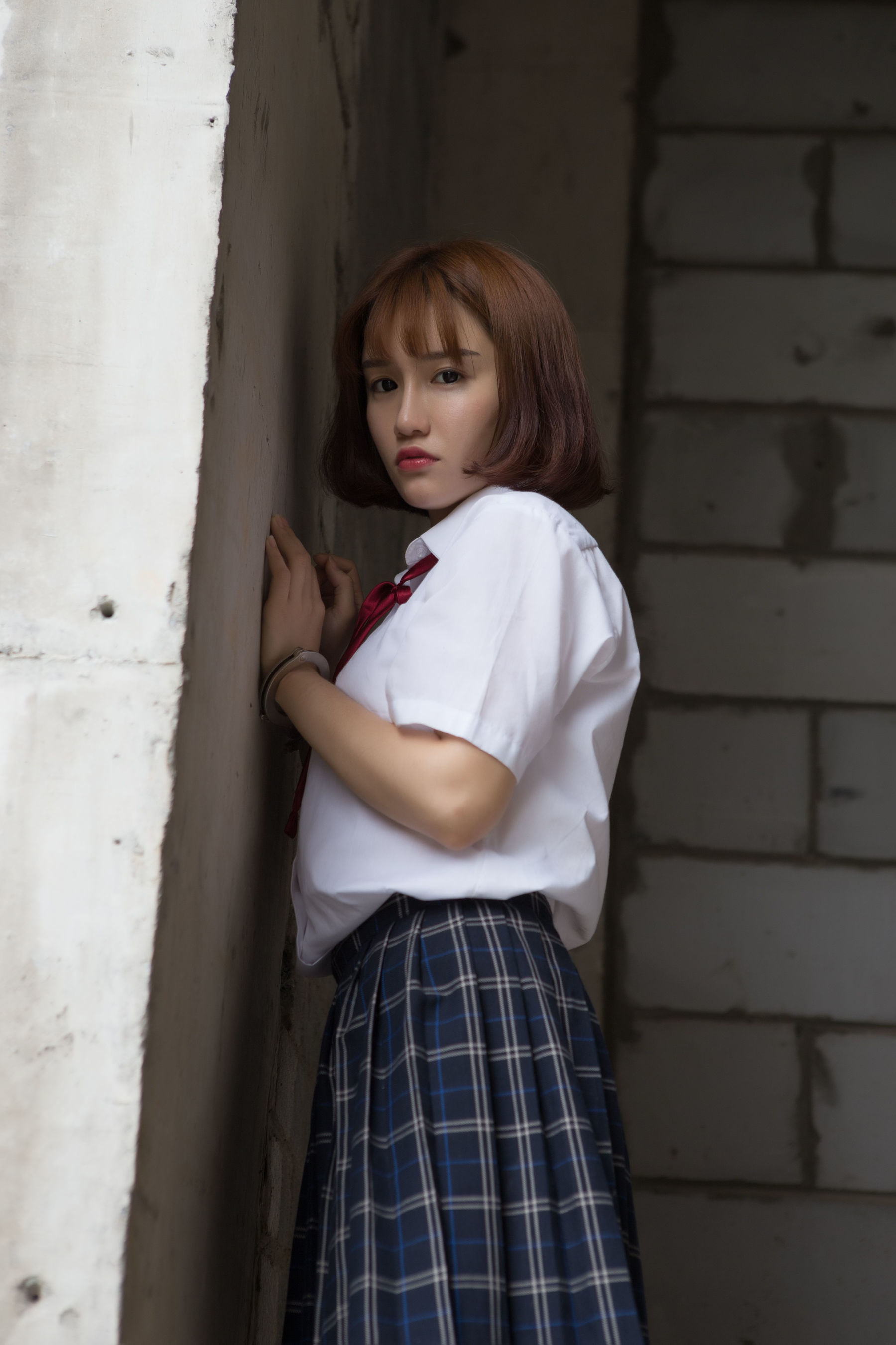 [网络美女] k8傲娇萌萌Vivian 学生装野外捆绑