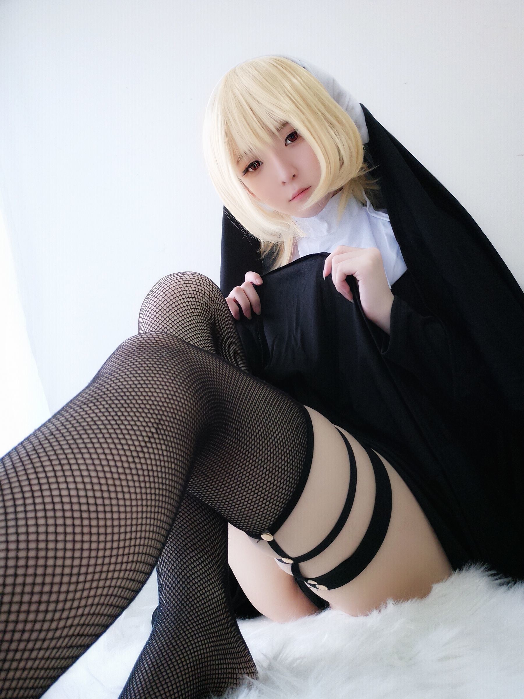 [萝莉COS] 一小央泽 - 修女小姐姐（黑）