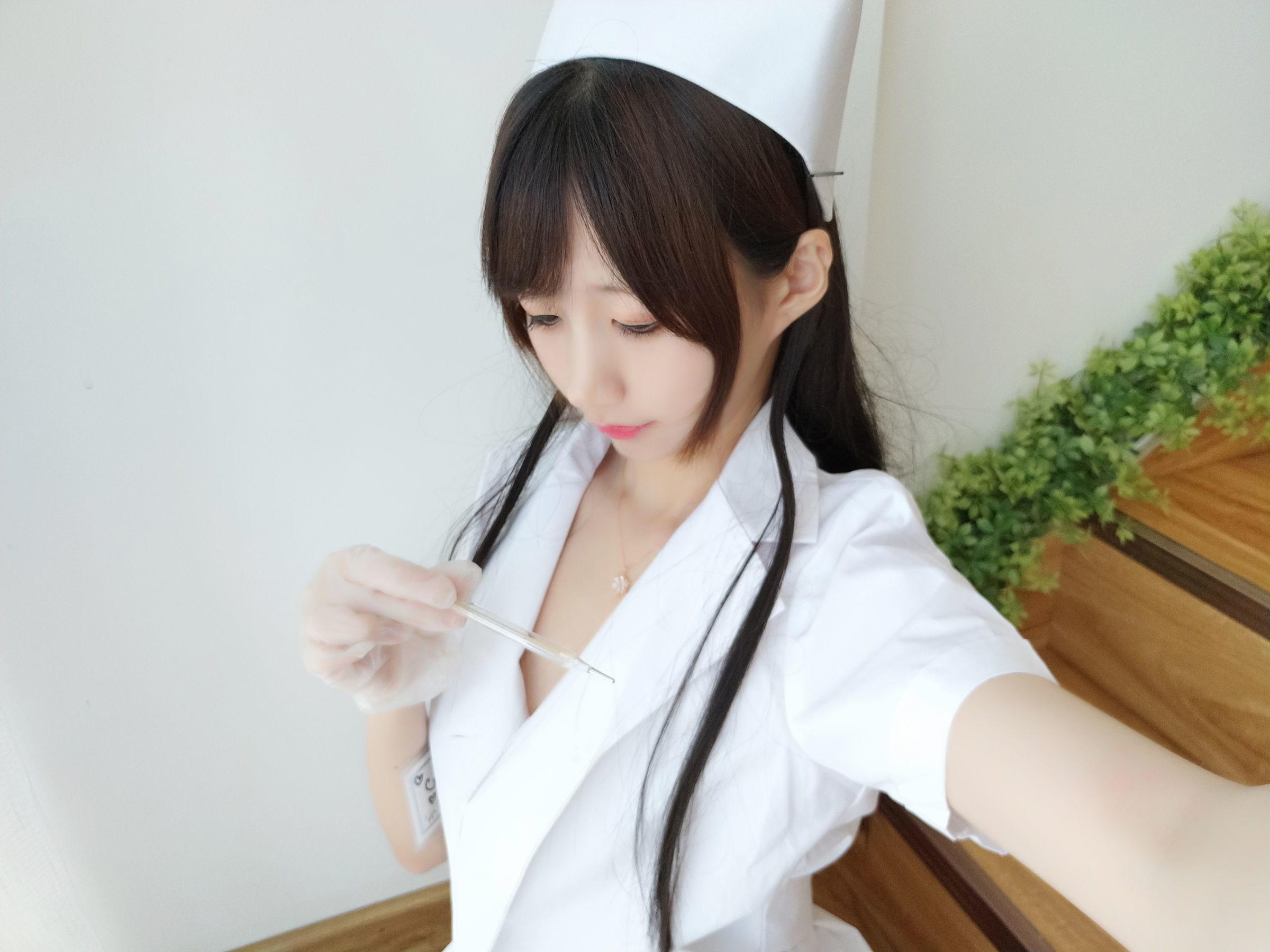[萝莉COS] NAGISA魔物喵 自摄系列 No.002 白丝护士