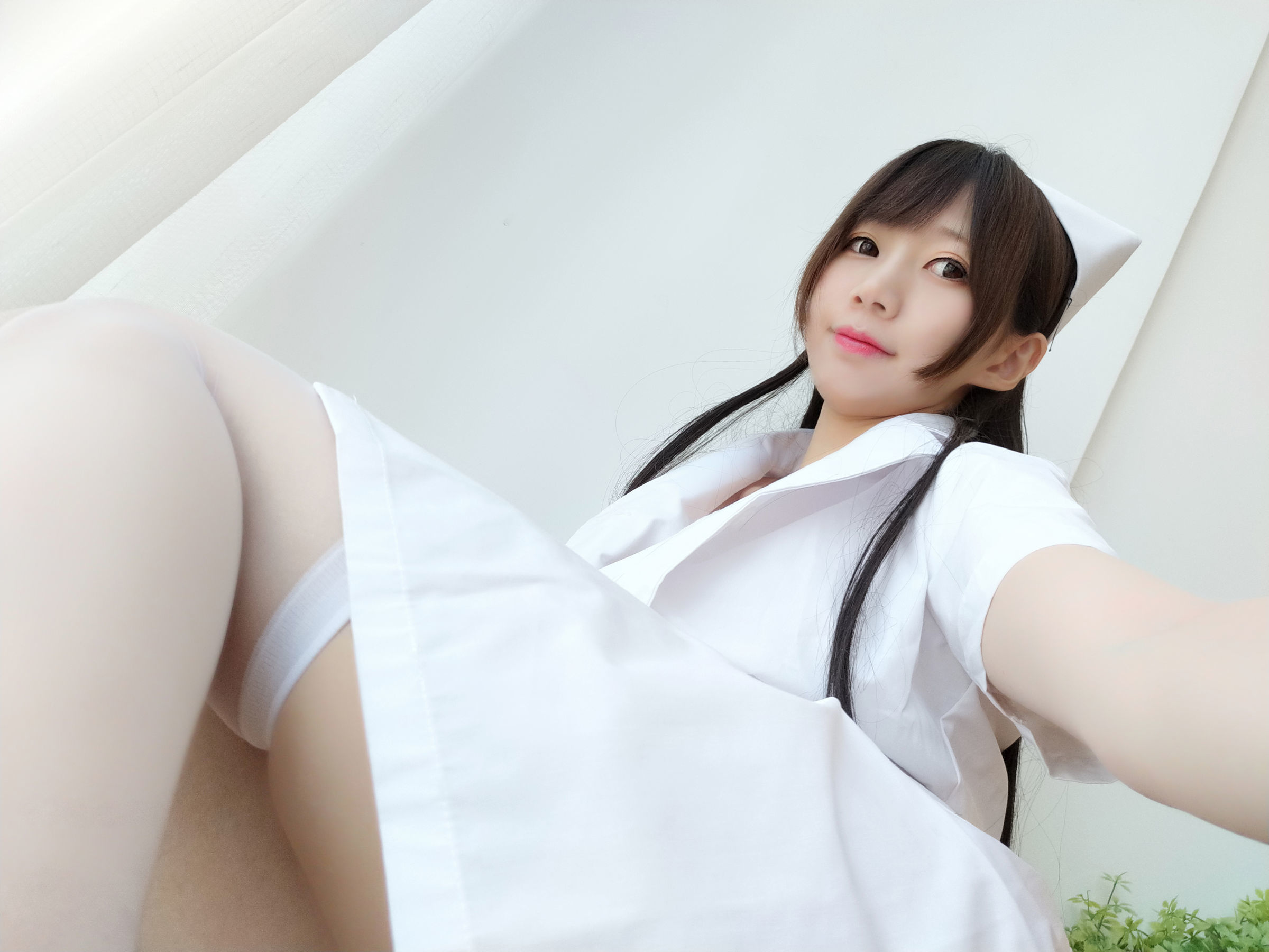 [萝莉COS] NAGISA魔物喵 自摄系列 No.002 白丝护士