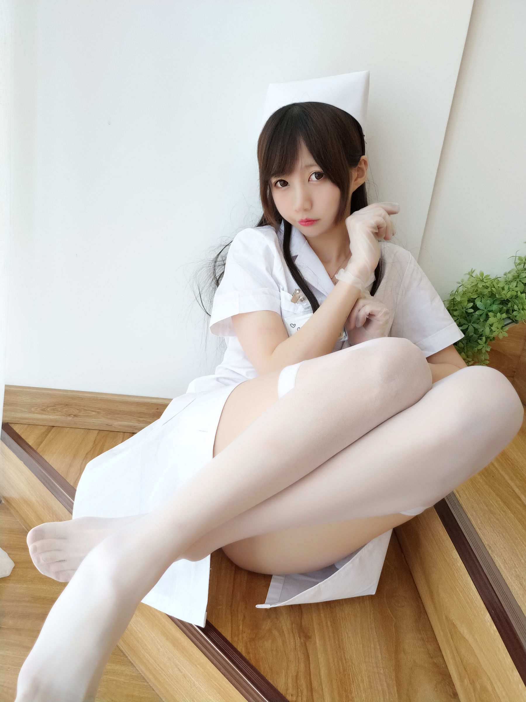 [萝莉COS] NAGISA魔物喵 自摄系列 No.002 白丝护士