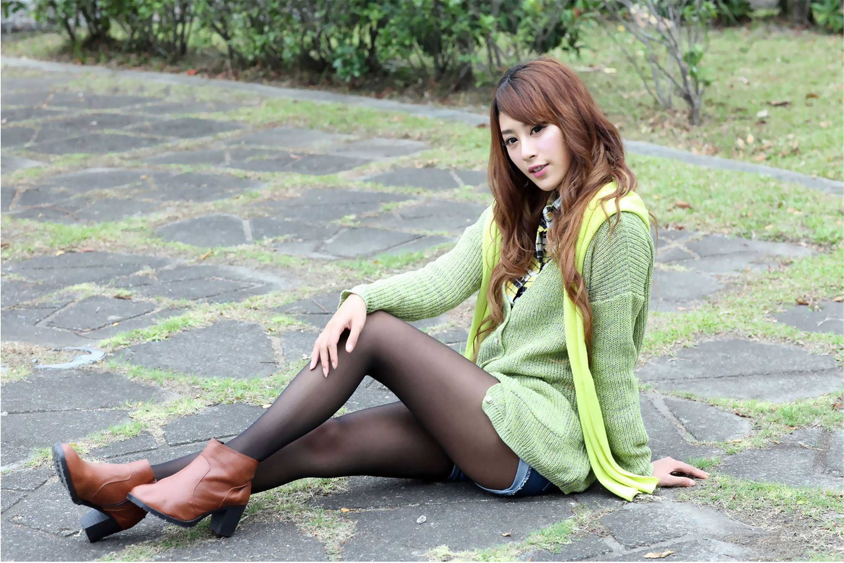 [台湾美女] 夏晴MISO 黑丝外拍