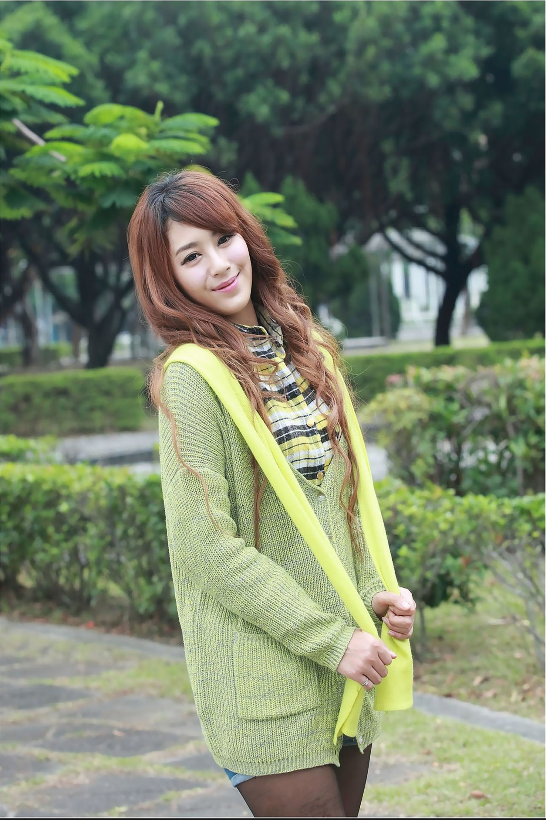 [台湾美女] 夏晴MISO 黑丝外拍