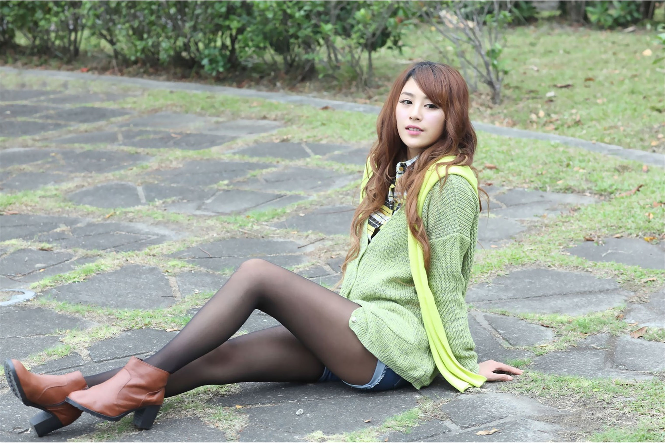[台湾美女] 夏晴MISO 黑丝外拍