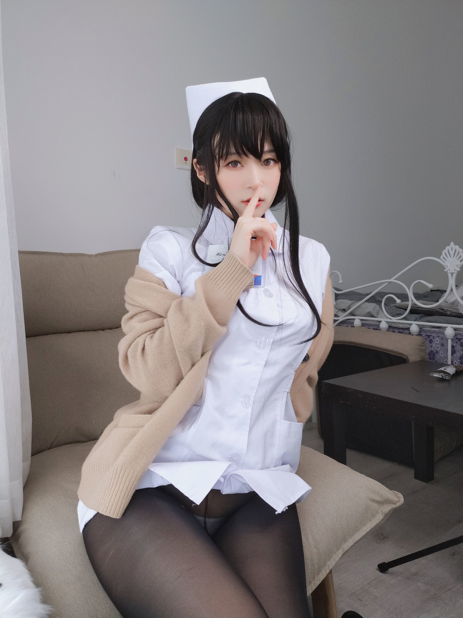 [萝莉COS] 白银 - 长发小护士