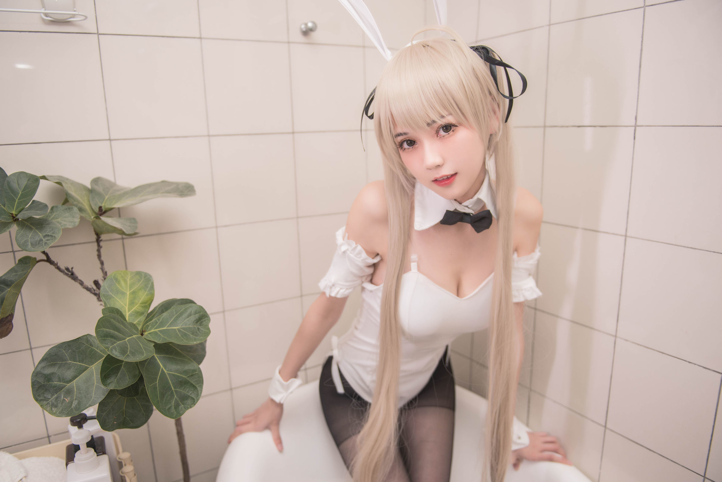 [萝莉COS] 小妖精你的负卿 - 穹妹兔女郎
