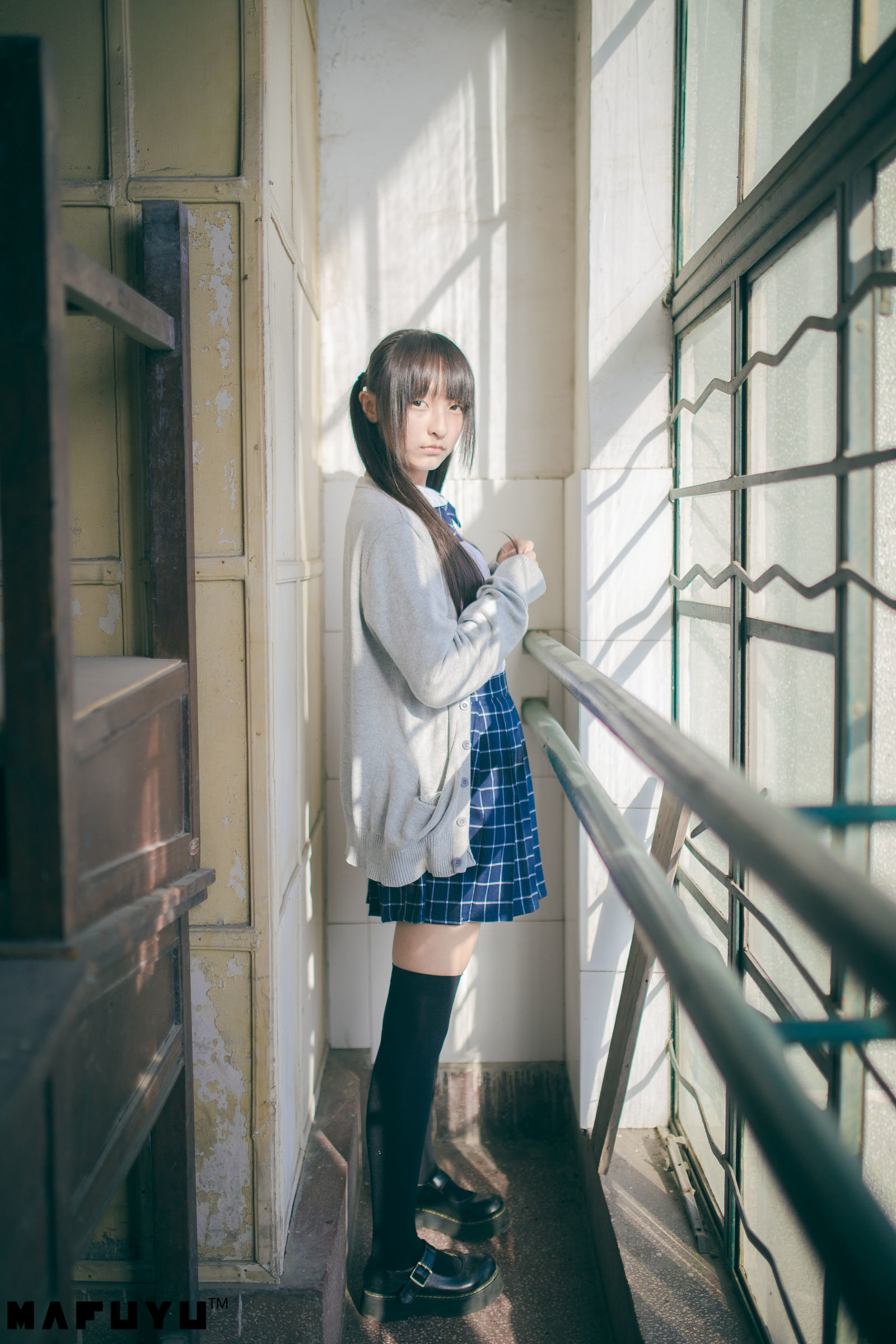 [萝莉COS] 神楽板真冬 阳光校服系列套图