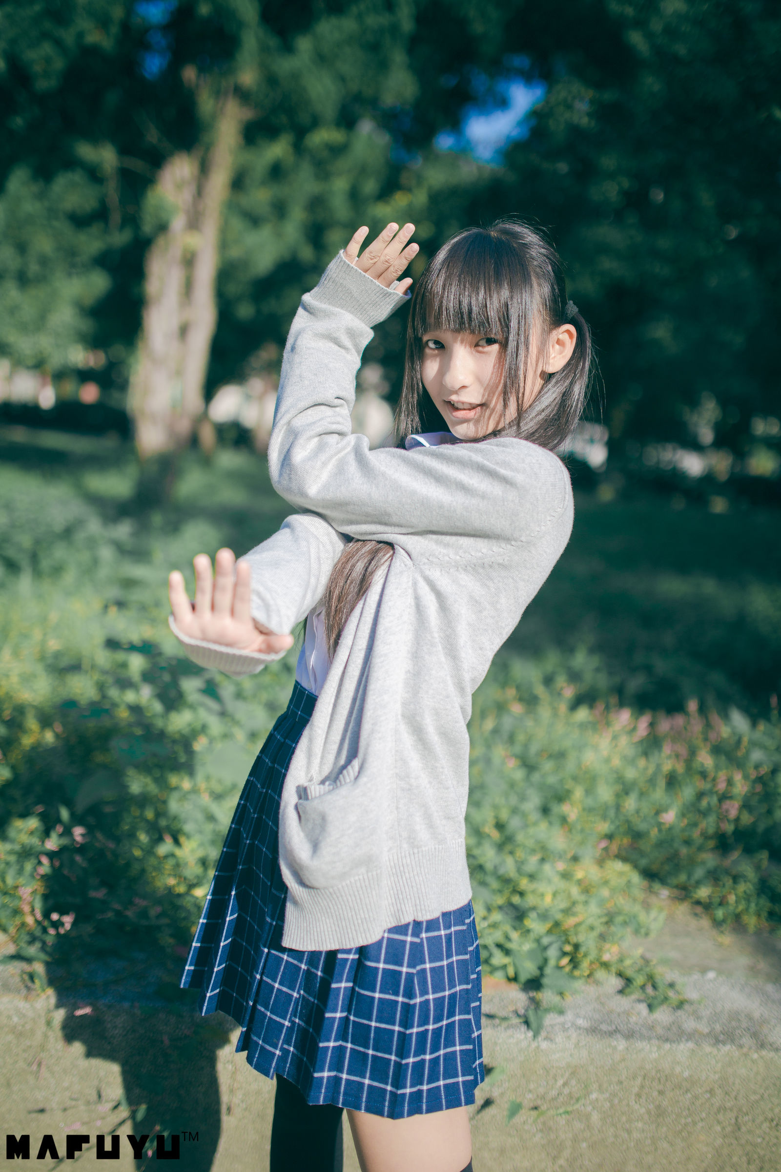 [萝莉COS] 神楽板真冬 阳光校服系列套图