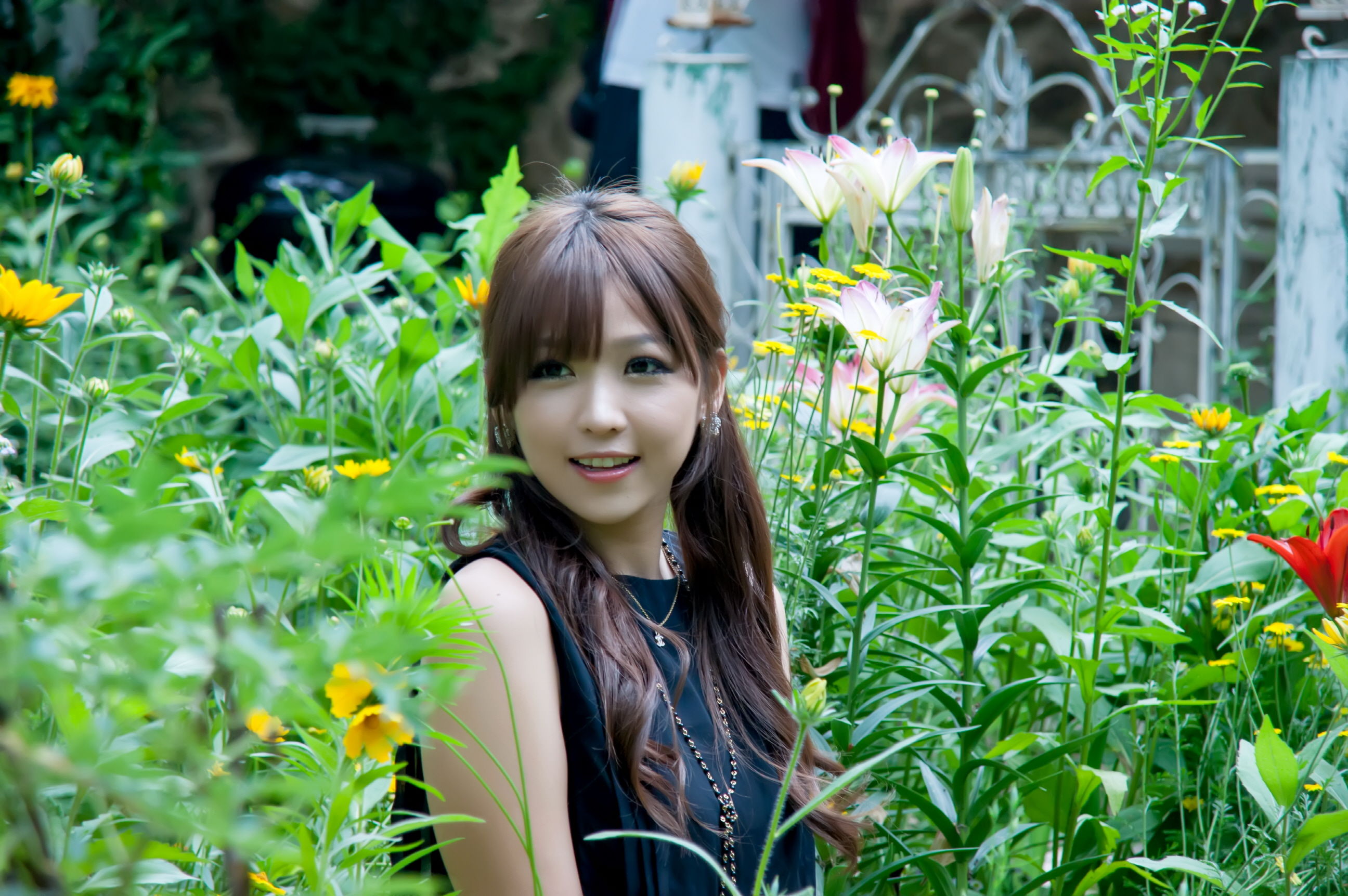 [韩国美女] 李恩慧 - 黑色优雅长裙外拍