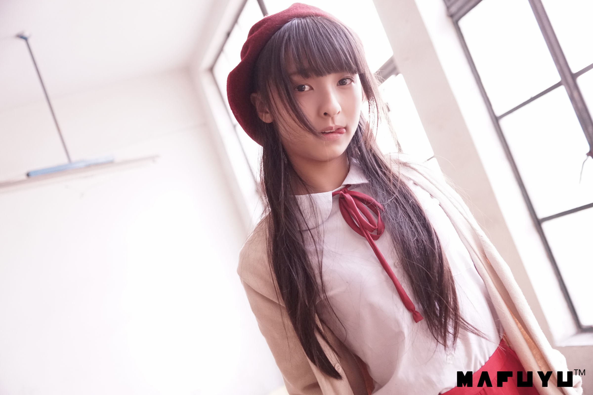 [萝莉COS] 神楽板真冬 红JK白过膝系列套图