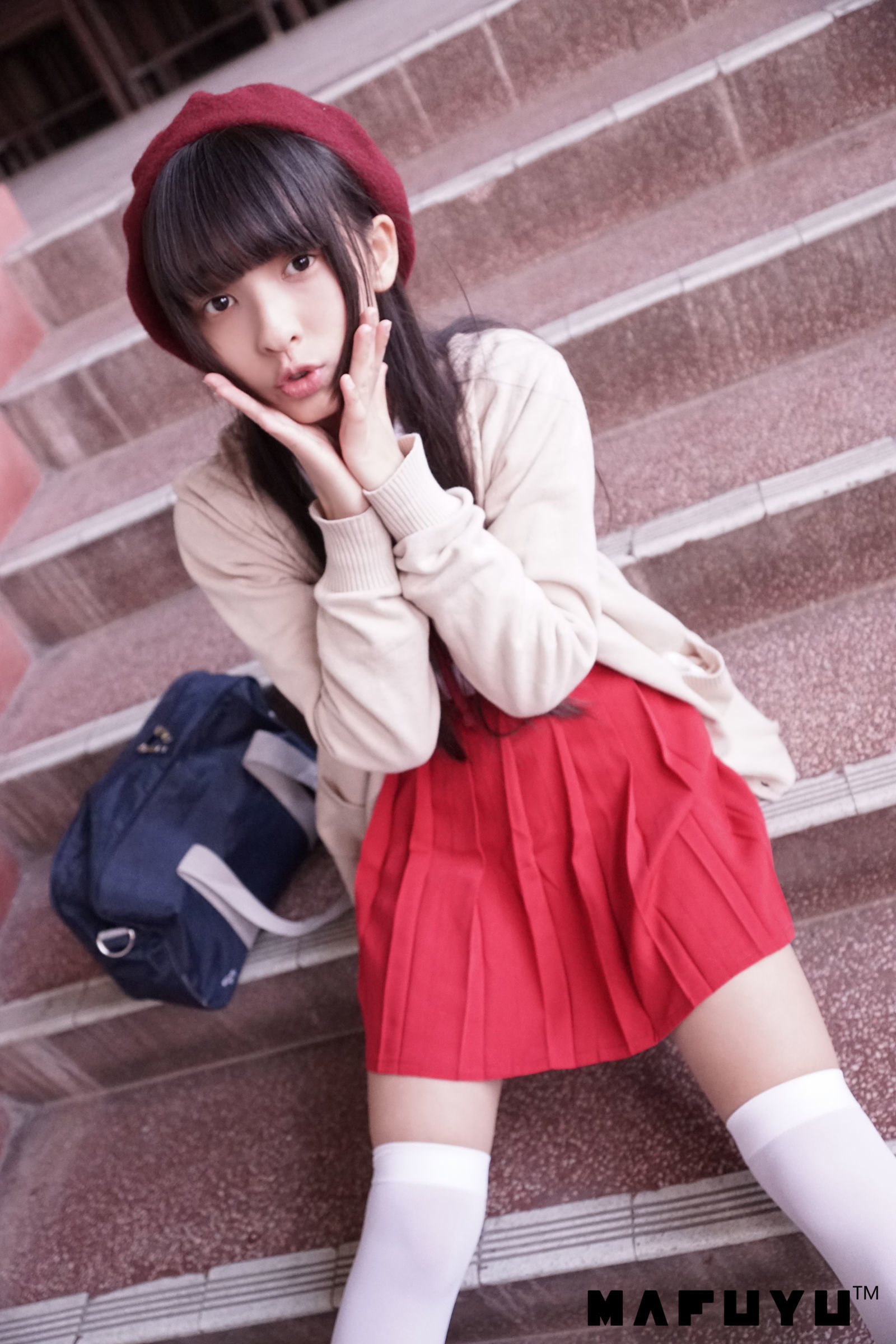 [萝莉COS] 神楽板真冬 红JK白过膝系列套图
