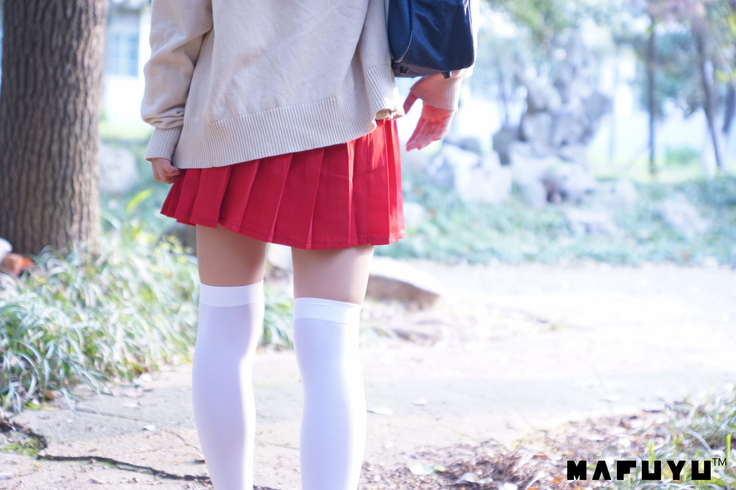 [萝莉COS] 神楽板真冬 红JK白过膝系列套图