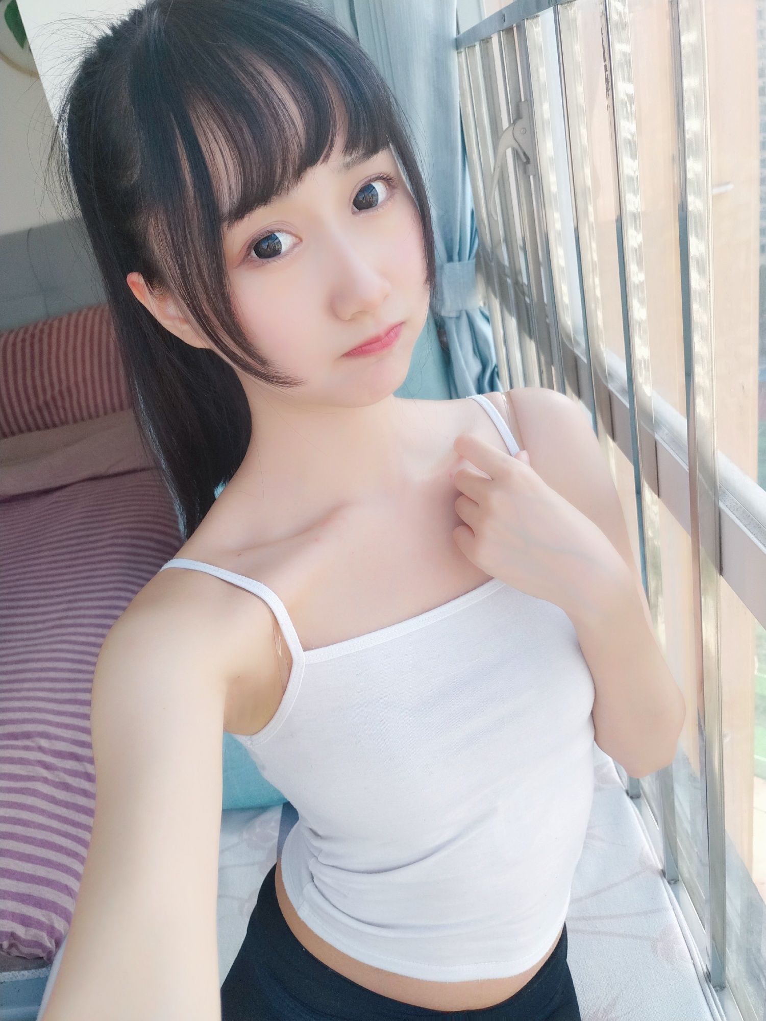 [萝莉COS] 木绵绵OwO - 背心黑丝居家