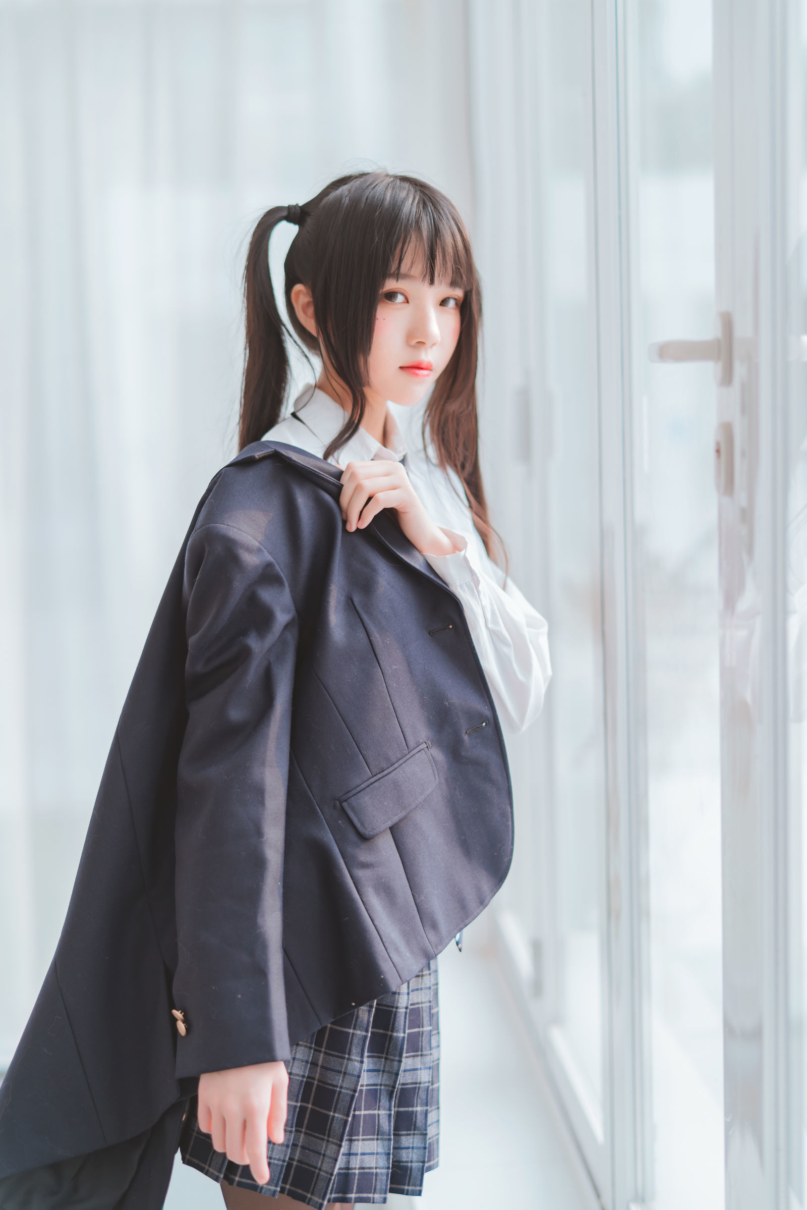 [萝莉COS] 桜桃喵 - 冬季制服丝秀