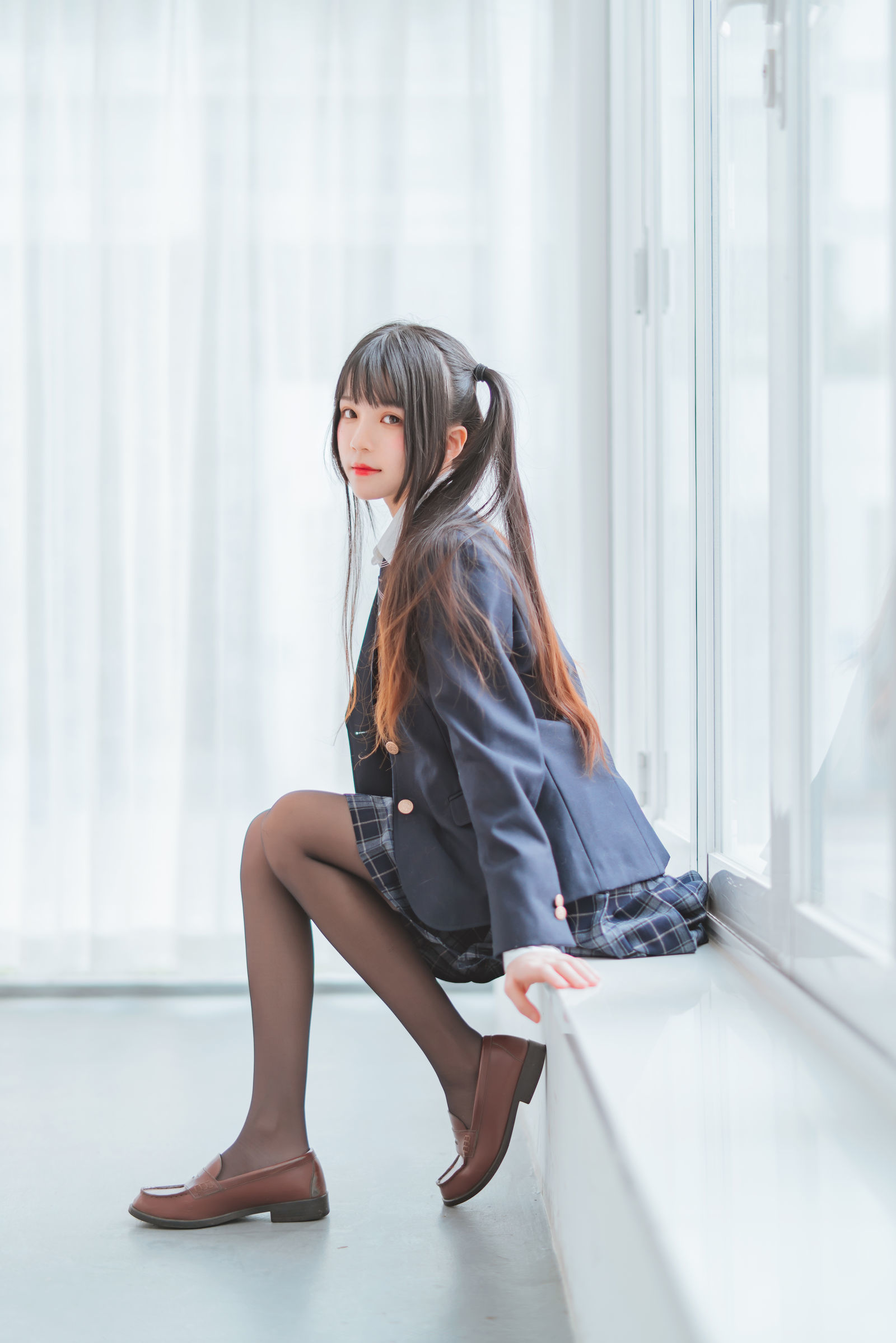 [萝莉COS] 桜桃喵 - 冬季制服丝秀