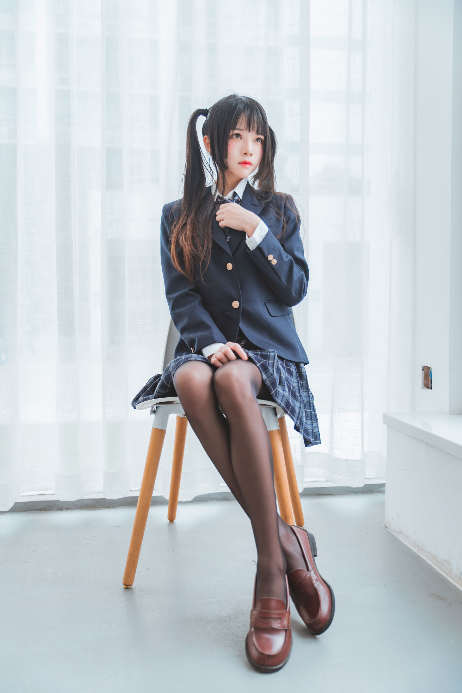 [萝莉COS] 桜桃喵 - 冬季制服丝秀